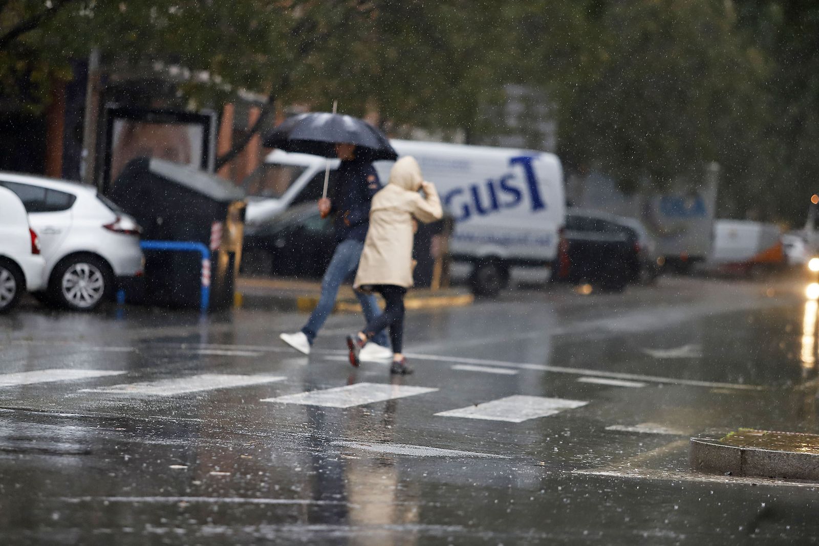 imágenes de la lluviosa mañana en Huelva
