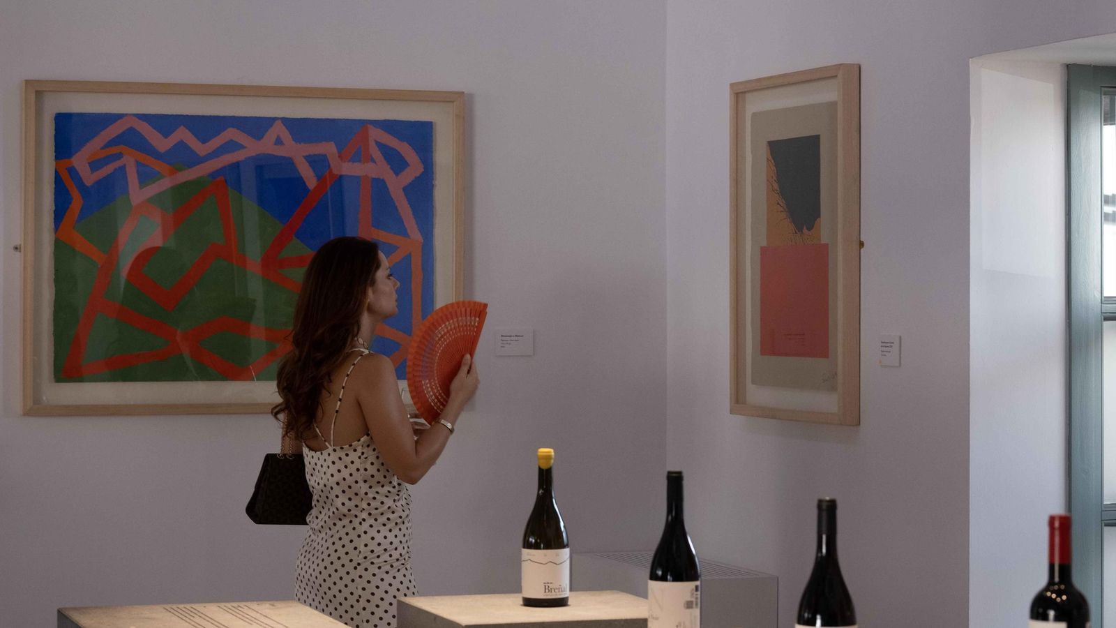 Exposición de David Seaton en la sala de catas.