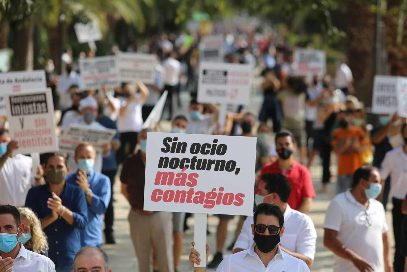 Fotos: Los hosteleros de Málaga alzan la voz para exigir un plan de rescate