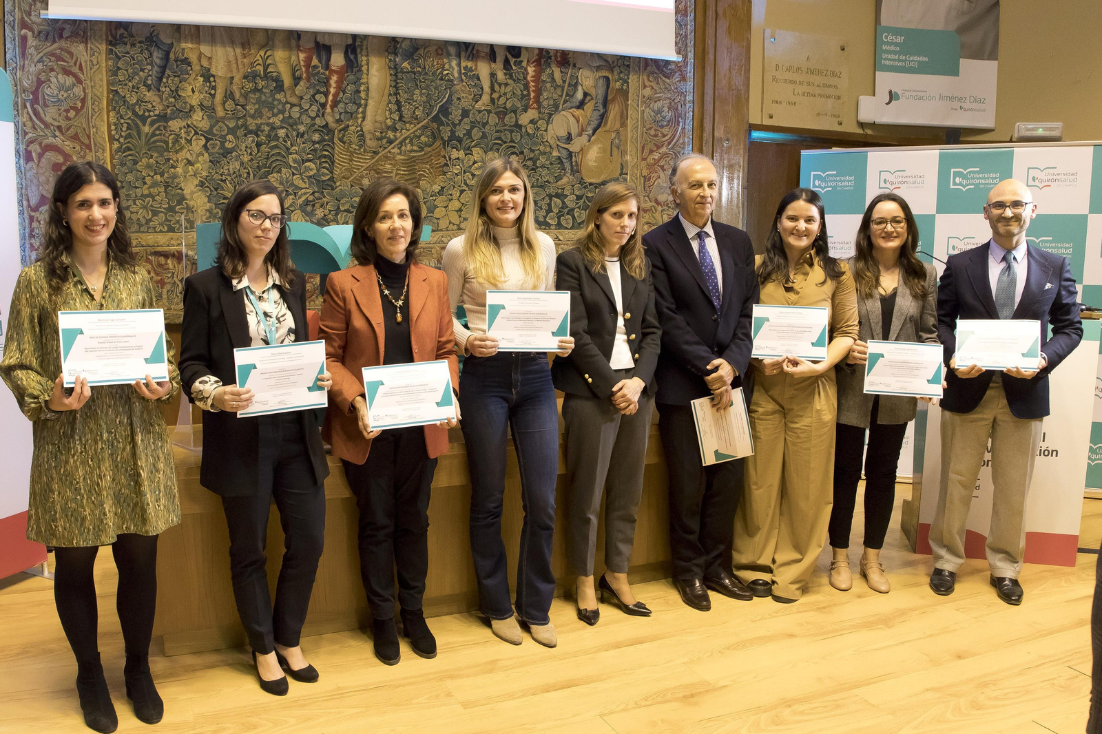 En la imagen, la cuarta de izquierda a derecha es la nutricionista de Quirónsalud Málaga Rocío Fernández, premiada en la Jornada de Investigación Quirónsalud.