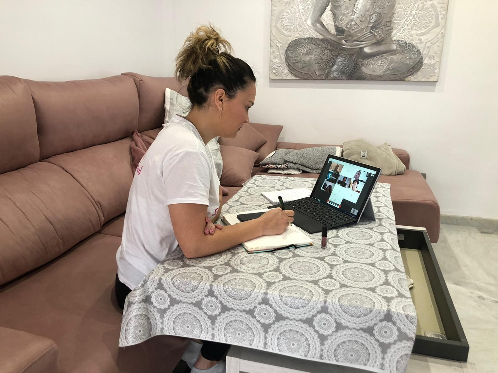 Sara Lobato, durante la reunión telemática