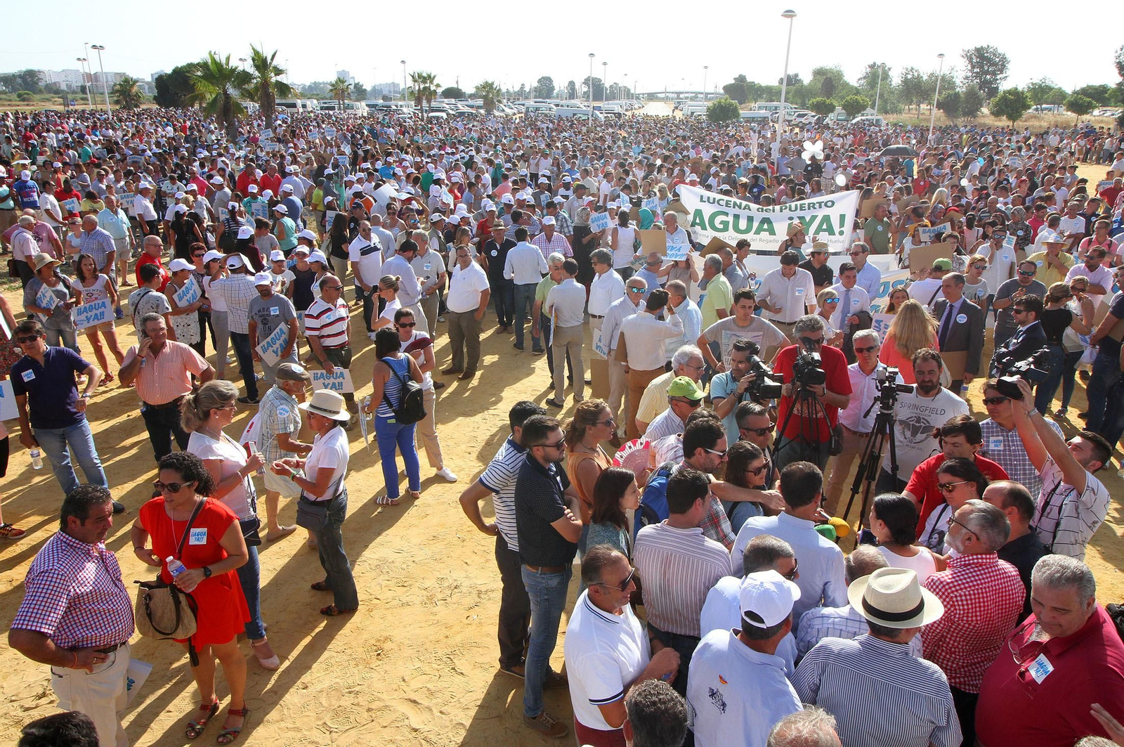 Imágenes de la manifestación para pedir agua y tierra para los regadíos del Condado.