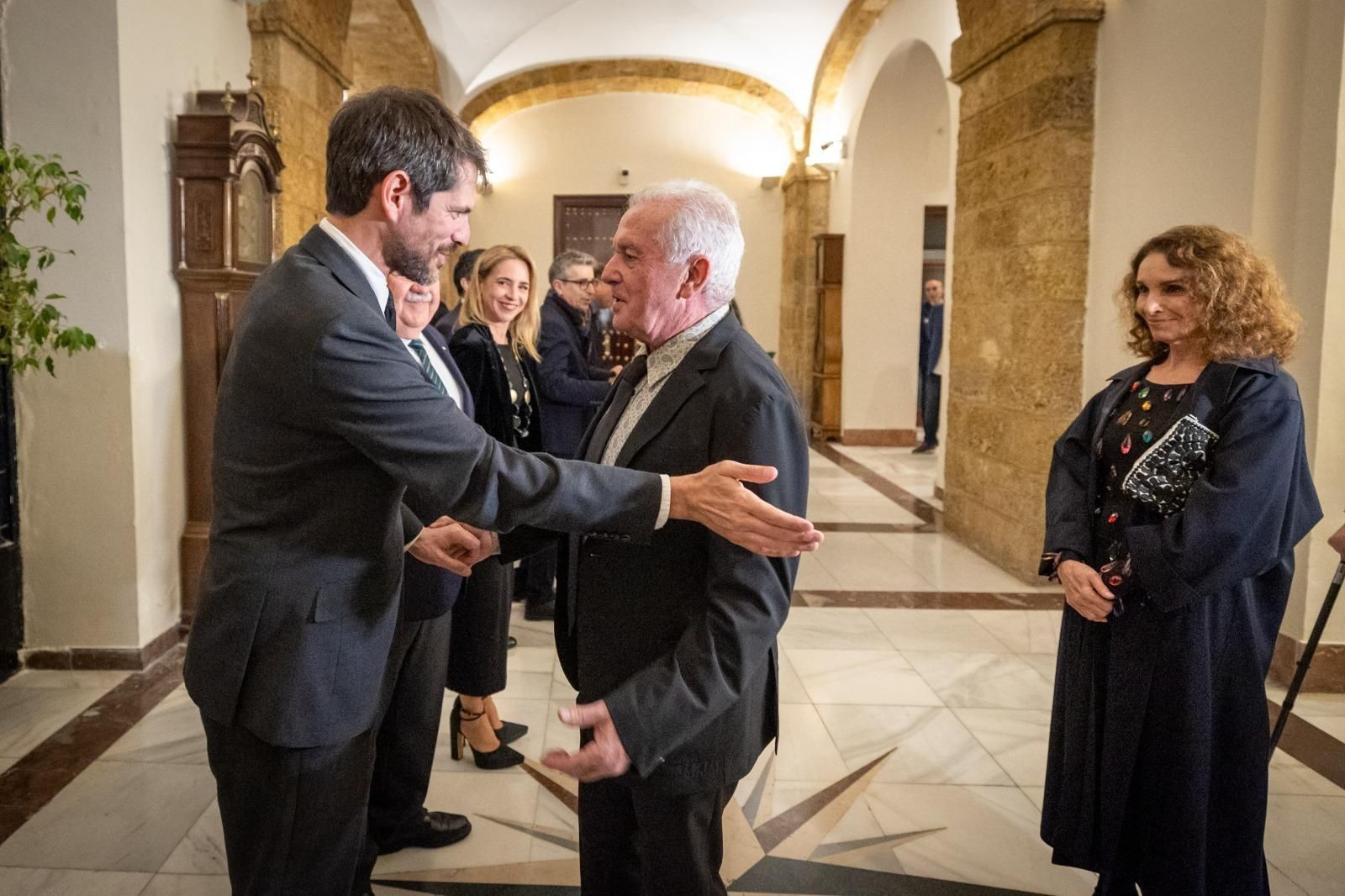 Las imágenes de la cena de los premiados con la Medalla de Oro de las Bellas Artes en la Diputación de  Cádiz
