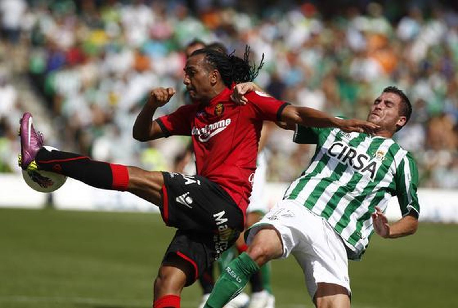 El Betis gana el segundo partido de su regreso a Primera gracias a un gol de Rubén Castro (1-0). / Antonio Pizarro