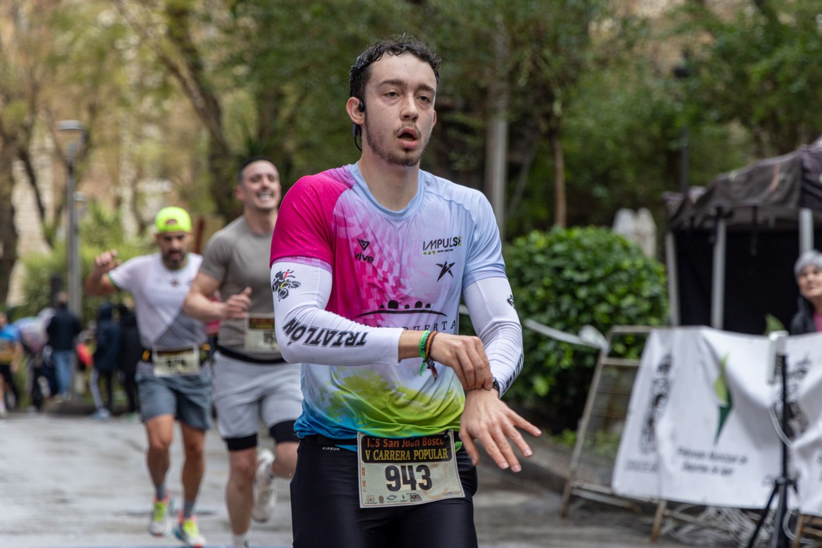En imágenes: la lluvia no frena a más de un millar de corredores en la V Carrera Popular del IES San Juan Bosco (1)
