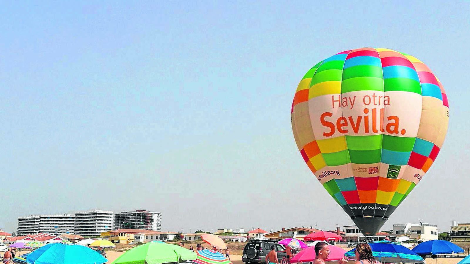 Este verano ha sido la decimoprimera cita consecutiva del globo aeroestático con las playas del litoral andaluz y Portugal.