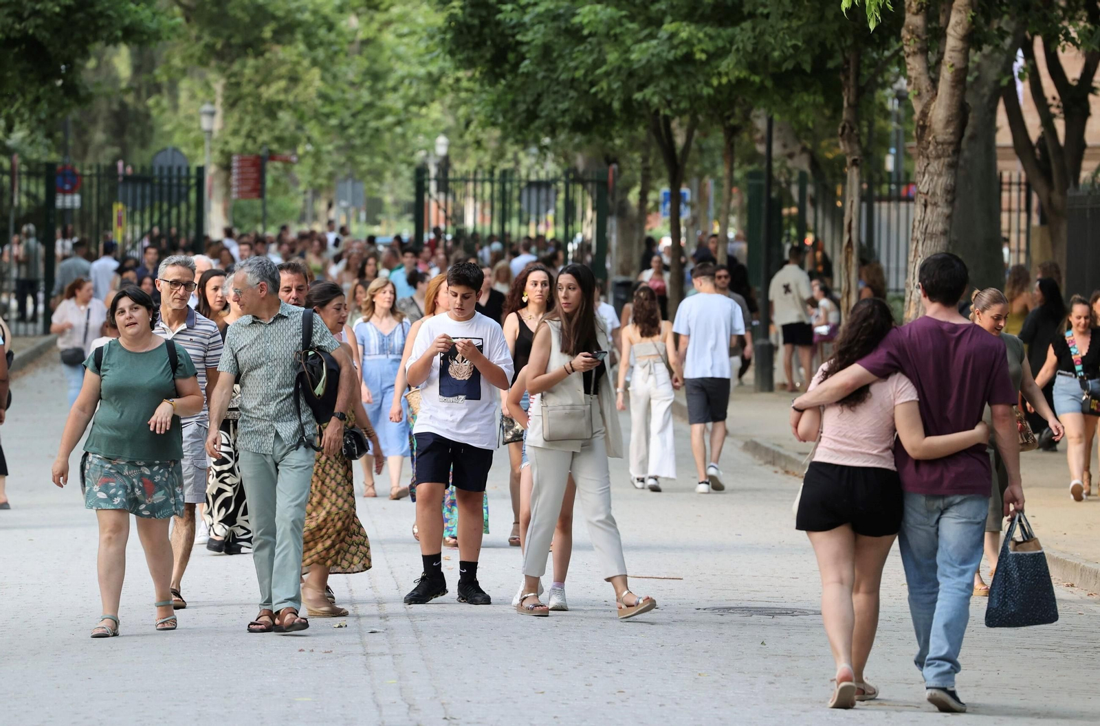 Gente en la calle en Sevilla