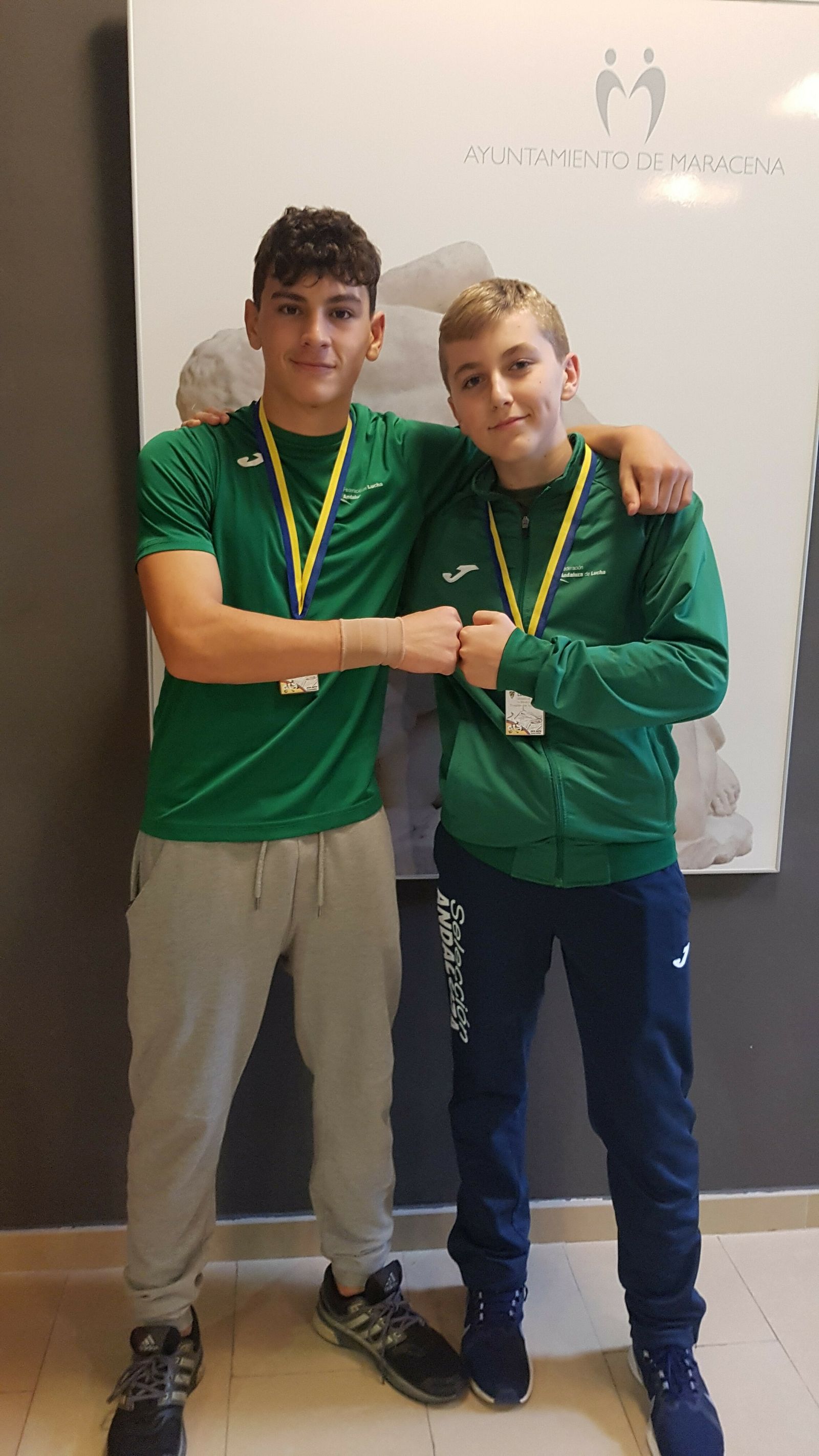 Arturo Villén y José Antonio Pérez, con sus medallas