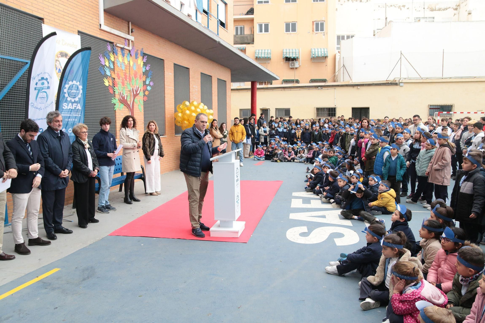 ARGAR lanza al aire globos amarillos en homenaje a los niños con cáncer