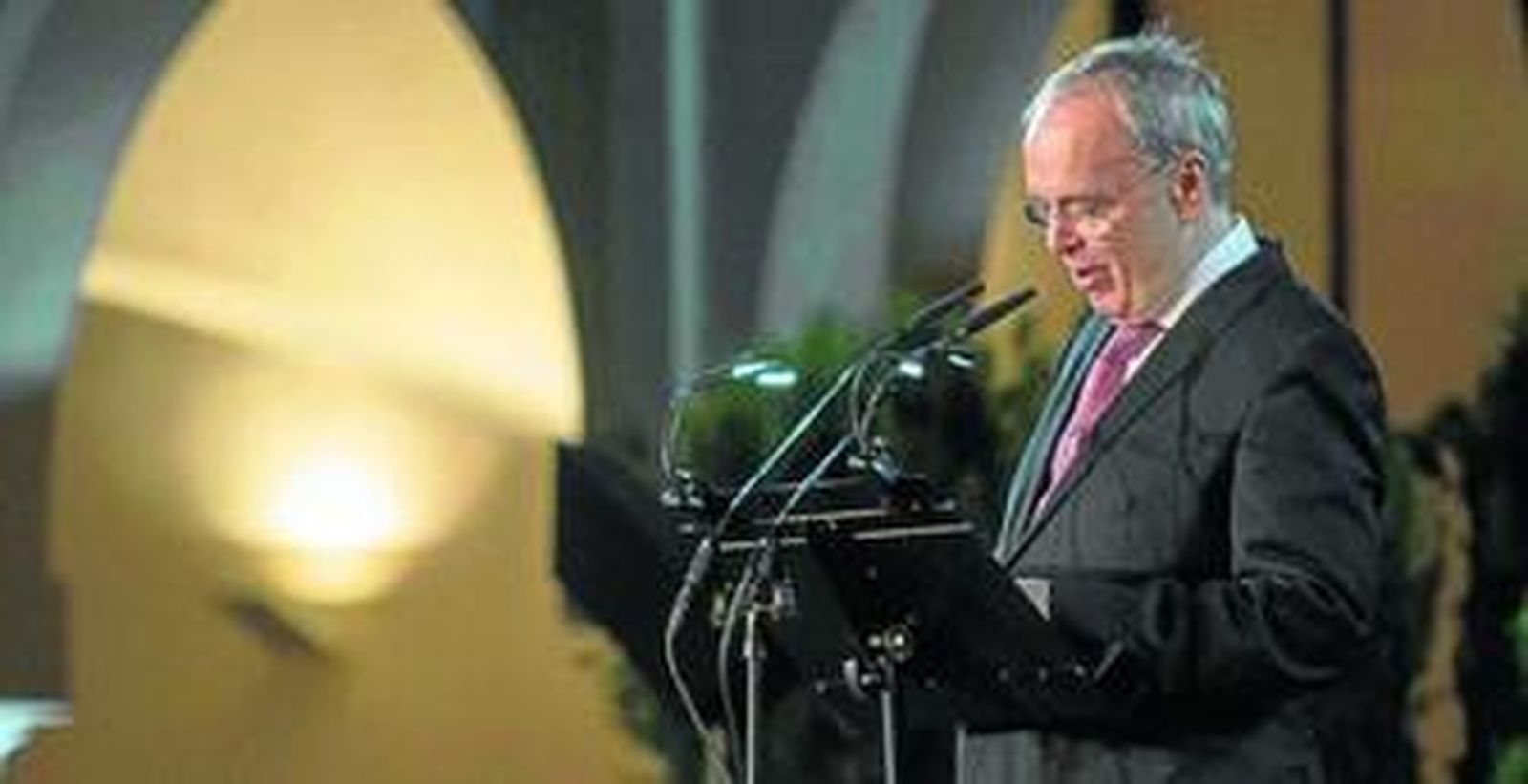 El escritor gaditano Antonio Hernández, en su intervención en Sevilla.