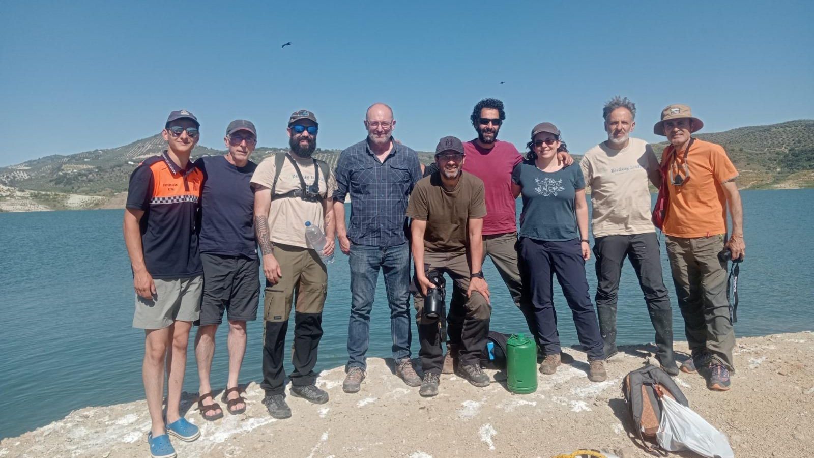 El equipo participante en el anillamiento de cormoranes en Iznájar. El equipo participante en el anillamiento de cormoranes en Iznájar.