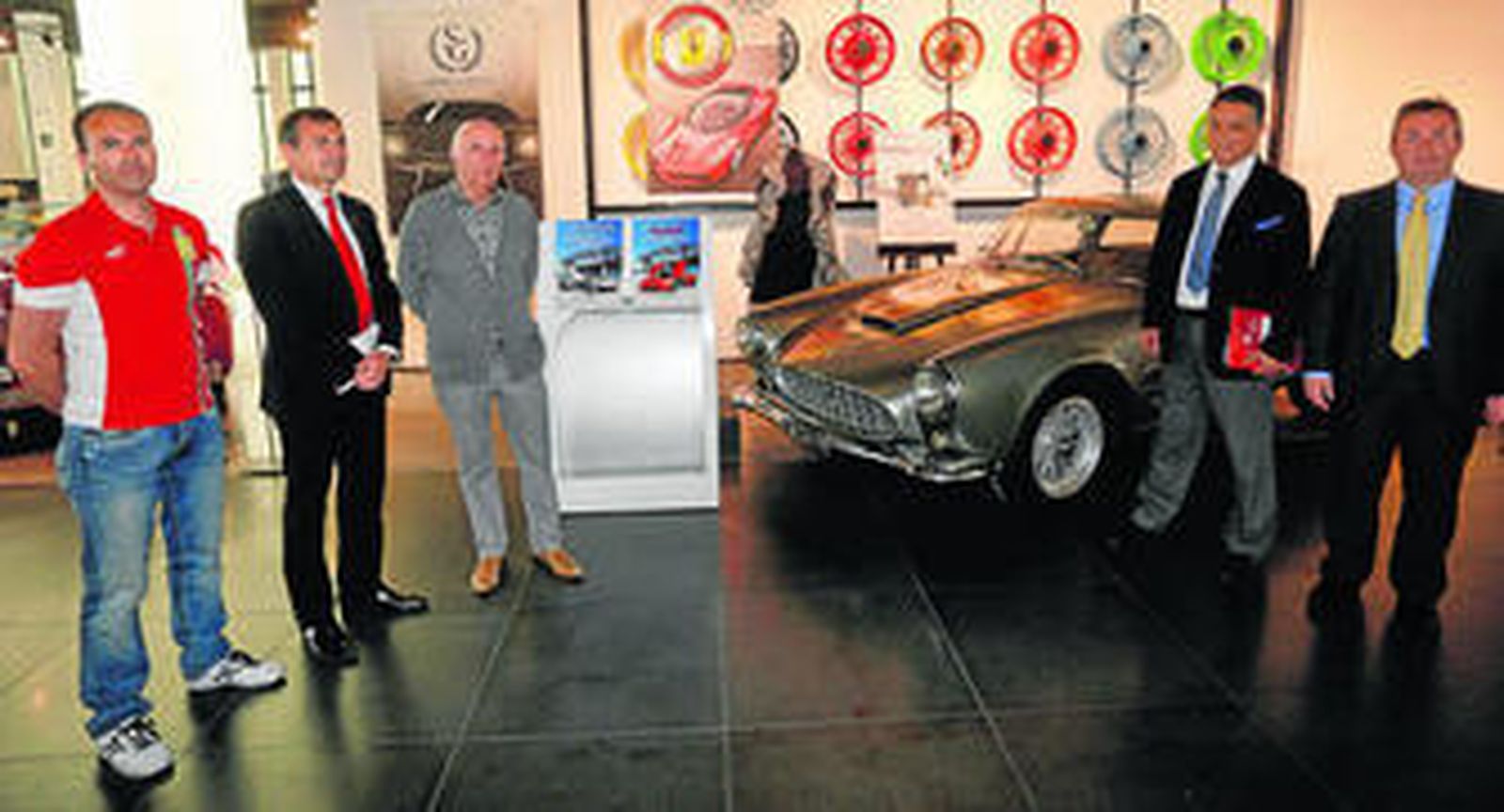 La presentación de la exposición, ayer, en el Museo Automovilístico.