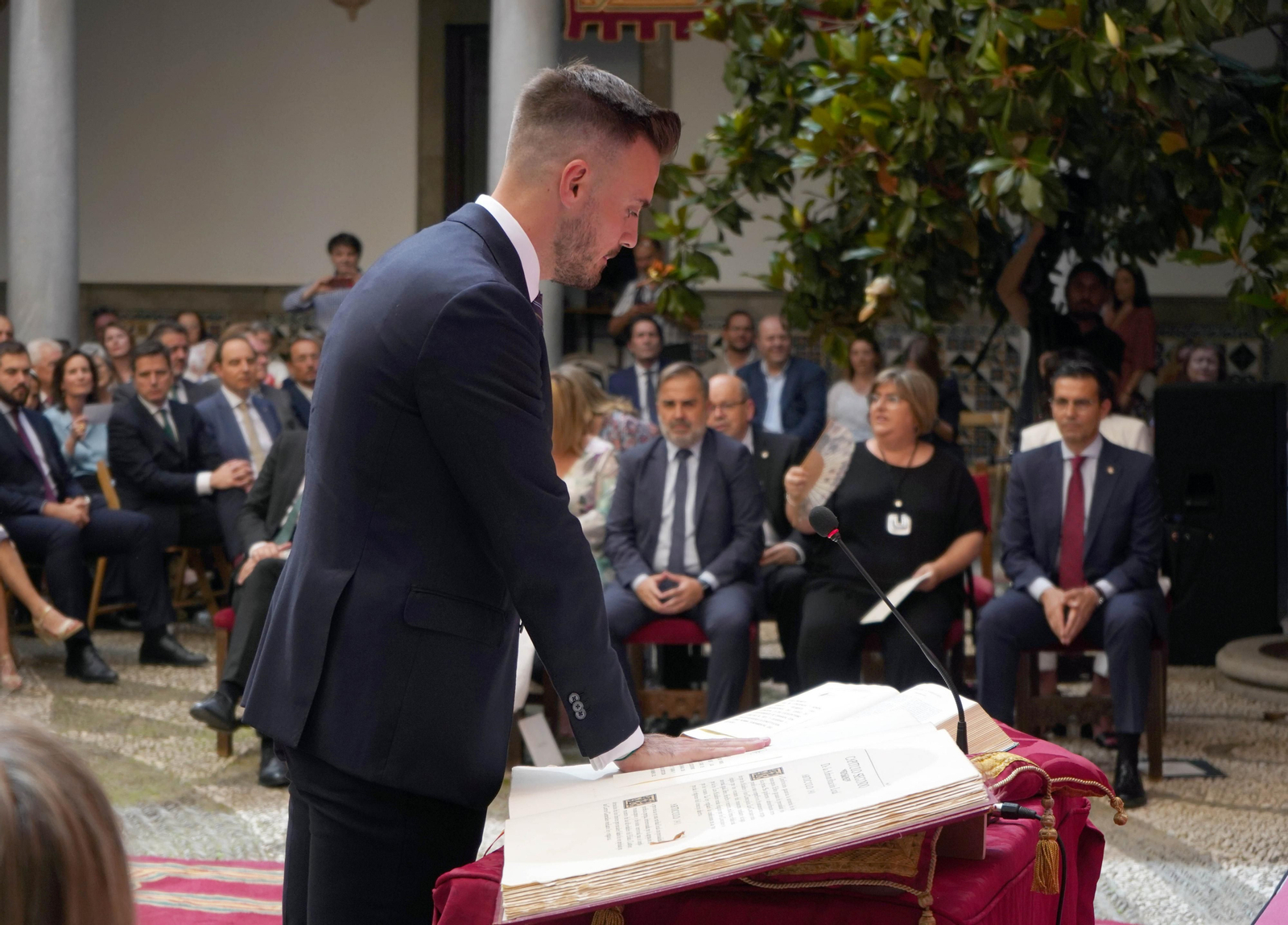 La constitución de los Ayuntamientos de Granada, en imágenes