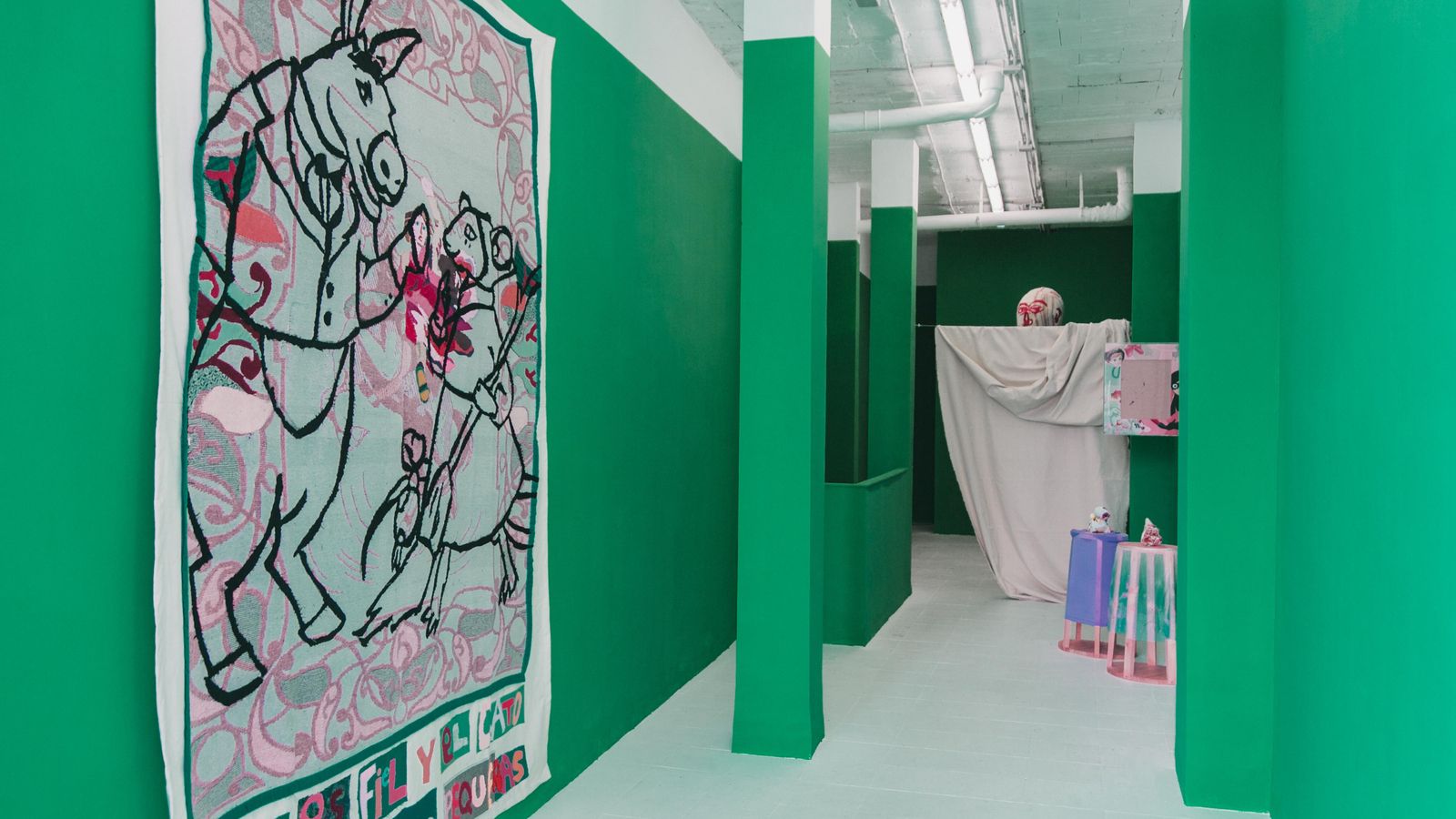 Interior de Espacio Olvera con algunas de las obras expuestas.