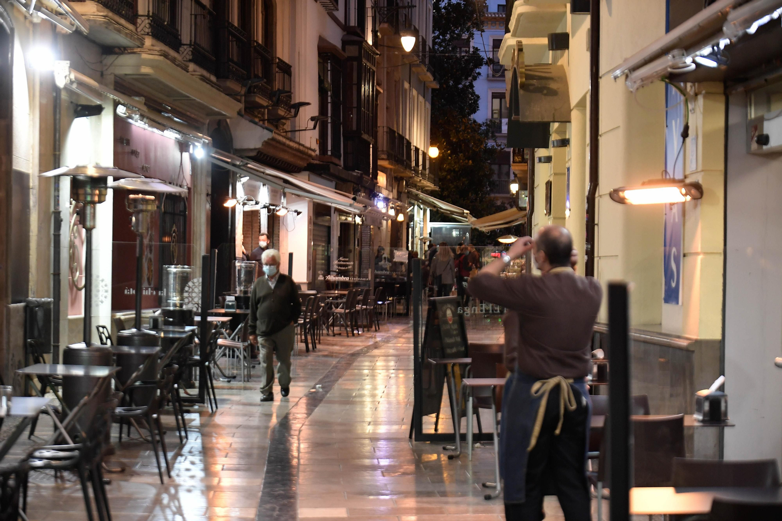 Fotos de los bares de Granada cerrando a las 22:00 horas
