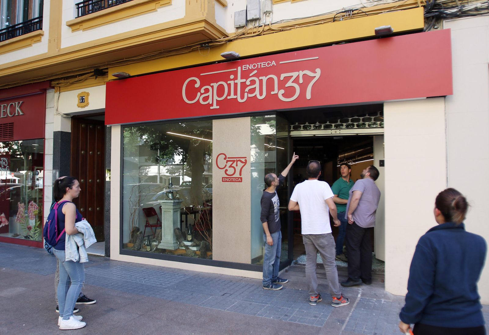 Local en el que se produjo el incidente, en la avenida Gran Capitán.