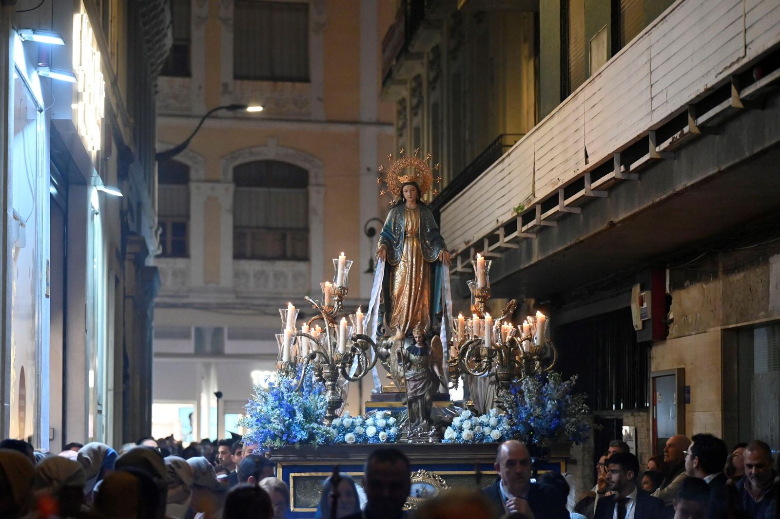 La procesión de la Virgen de la Medalla Milagrosa de Córdoba, en imágenes