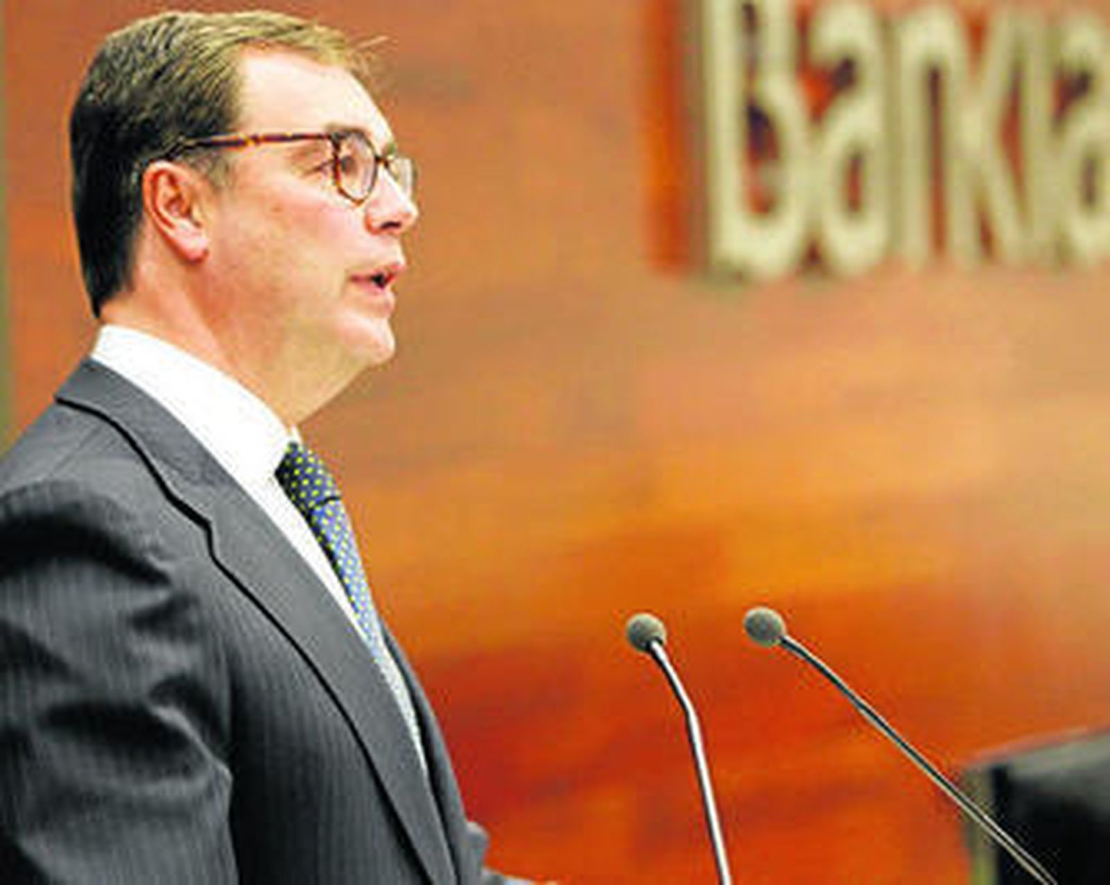 El consejero delegado de Bankia, José Sevilla, ayer en rueda de prensa.