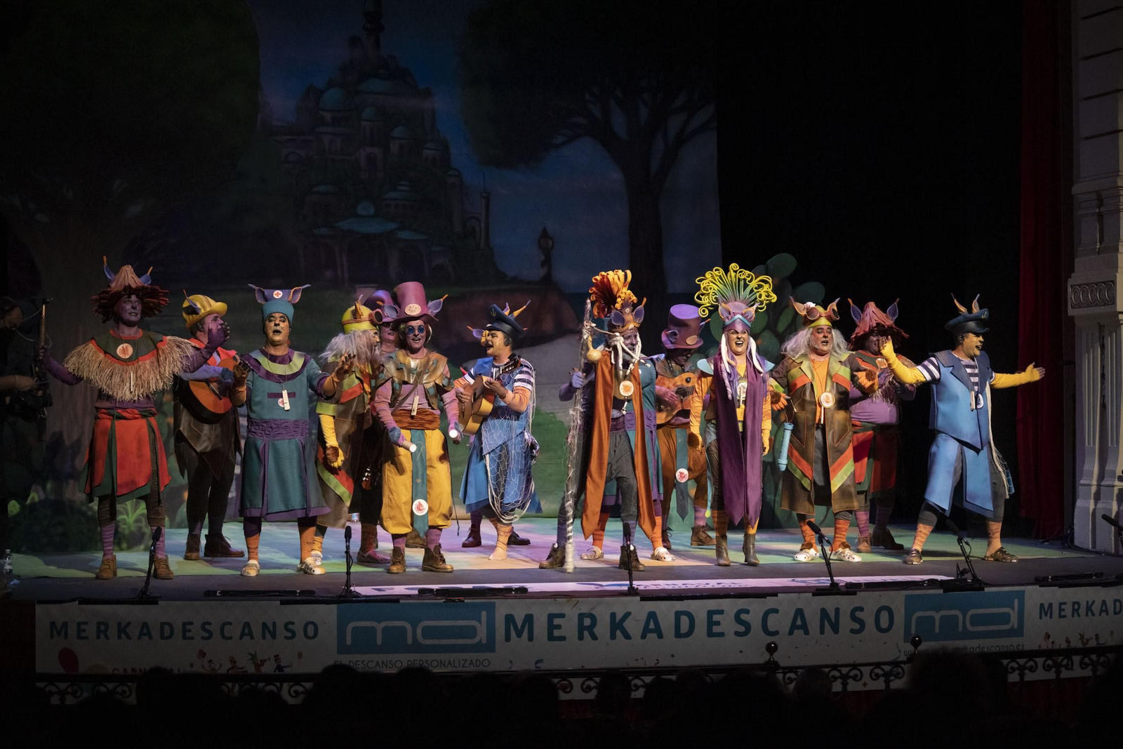 Imágenes de la actuación de la comparsa de Villalba del Alcor y Paterna  'Un mundo nuevo' en el Carnaval Colombino