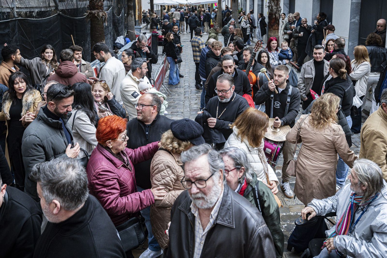 Las imágenes de la erizada popular del Carnaval de Cádiz 2026