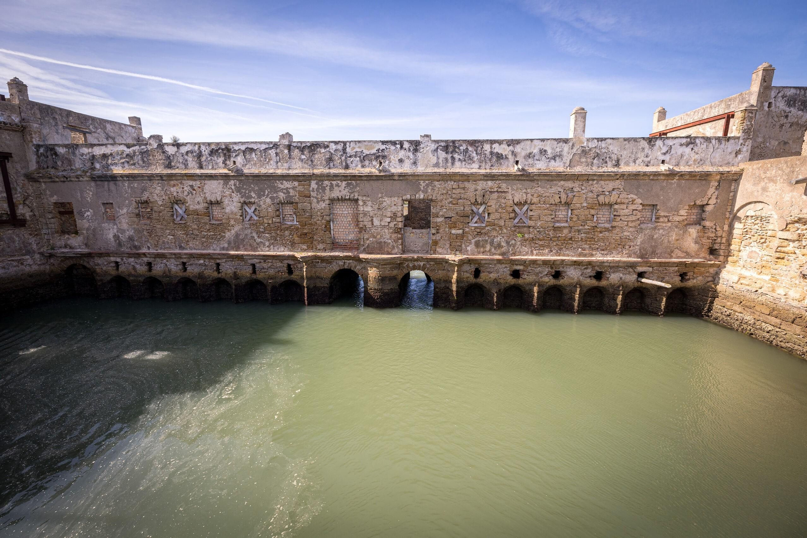 Imágenes del pésimo estado del molino de mareas de Cádiz
