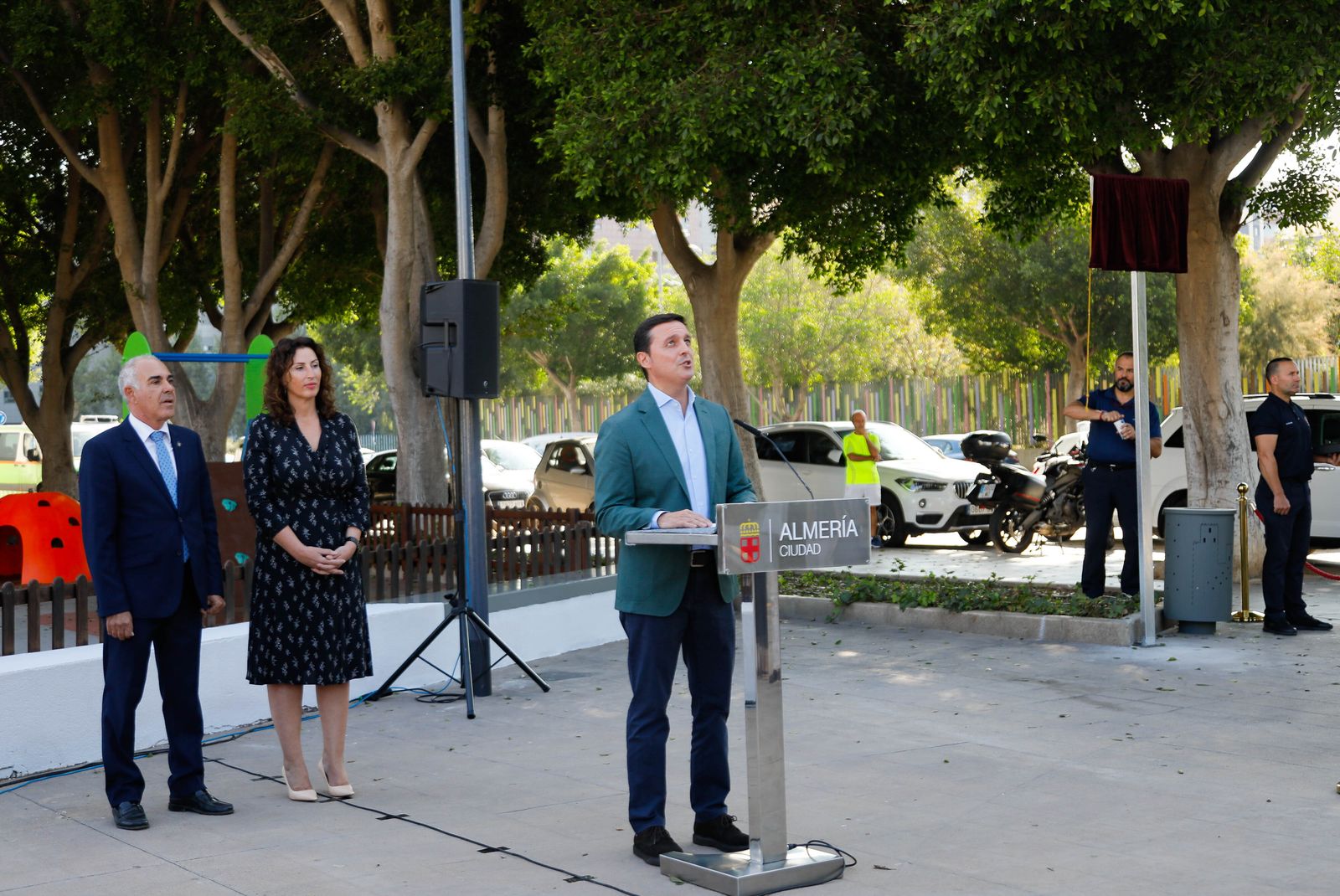 Inauguración de la plaza dedicada al Policía Local Paco Carretero Escribano