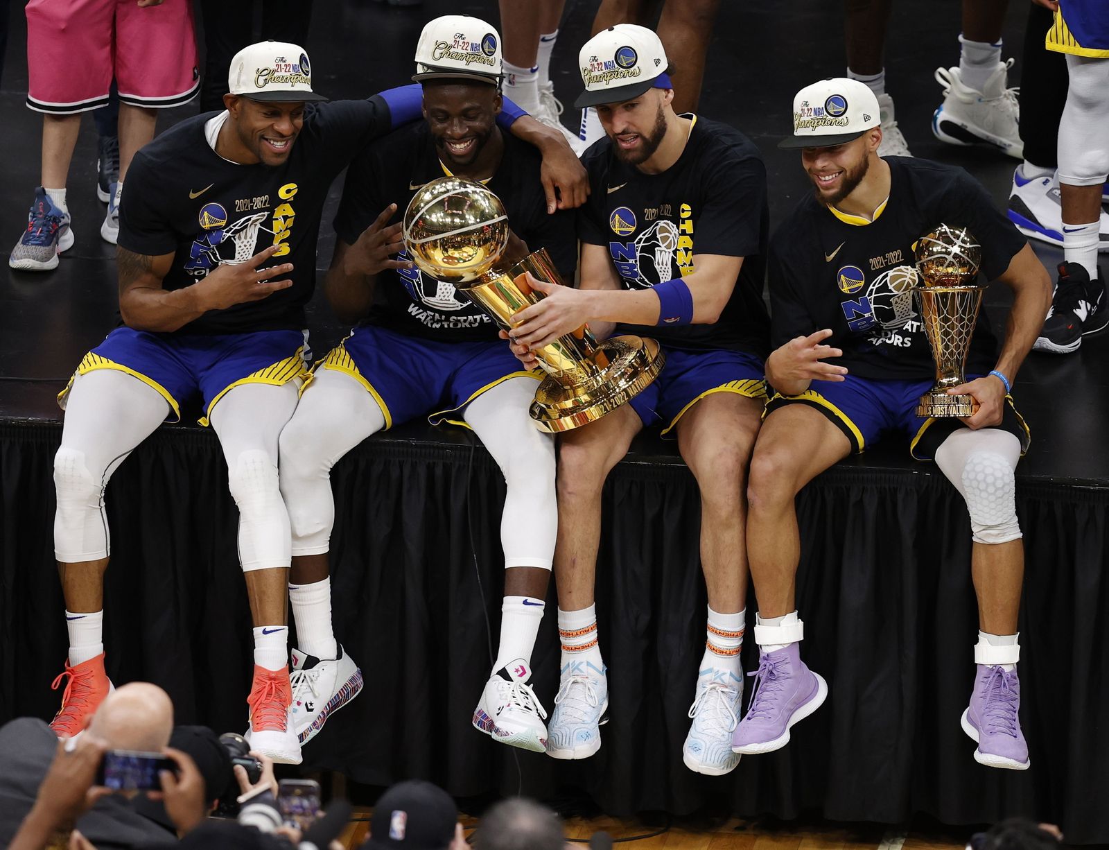 Iguodala, Green, Thompson y Curry, los cuatro jugadores que se mantienen en la leyenda de los títulos.