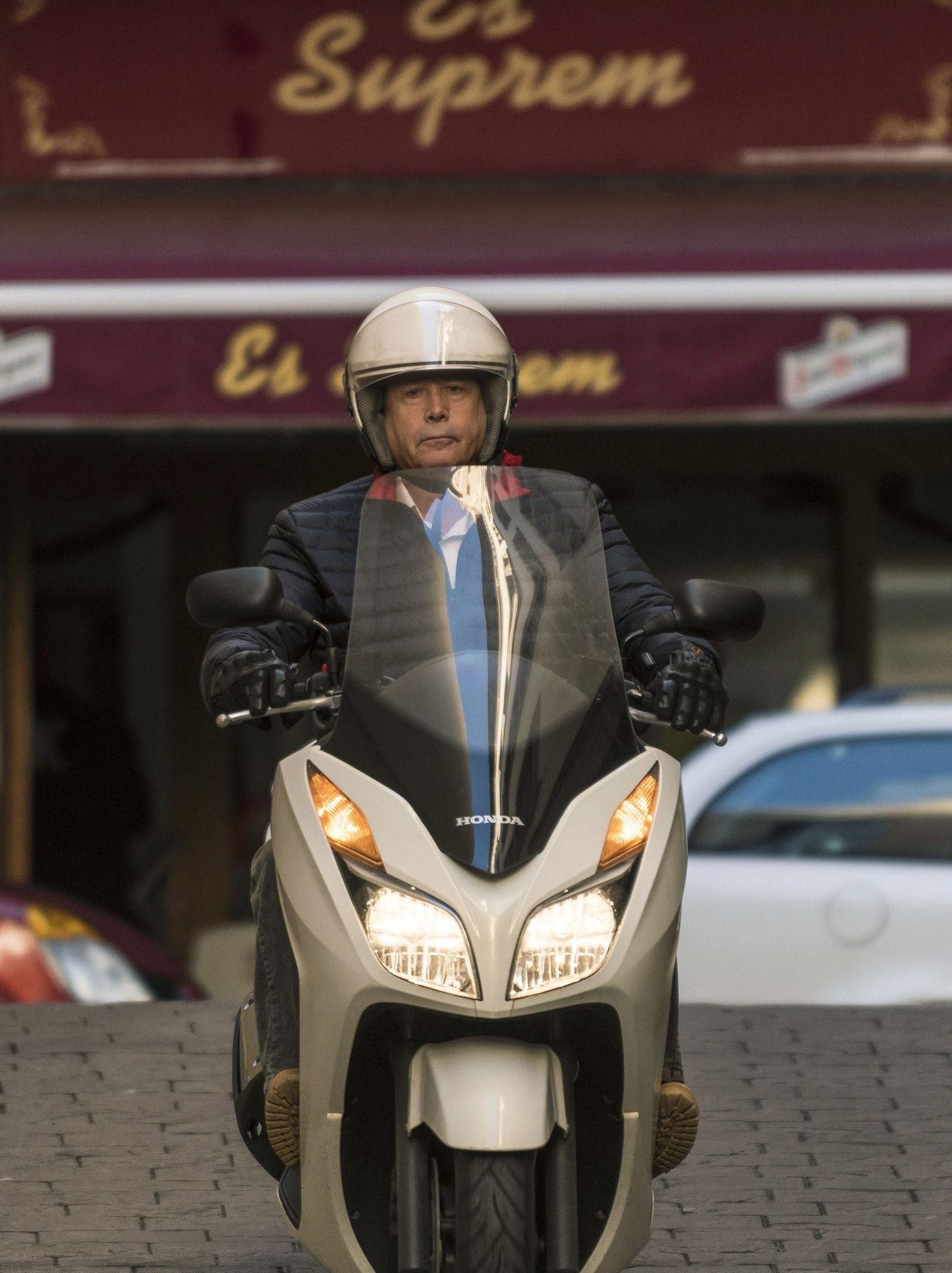 El juez José Castro, al llegar ayer a los juzgados de palma de Mallorca.