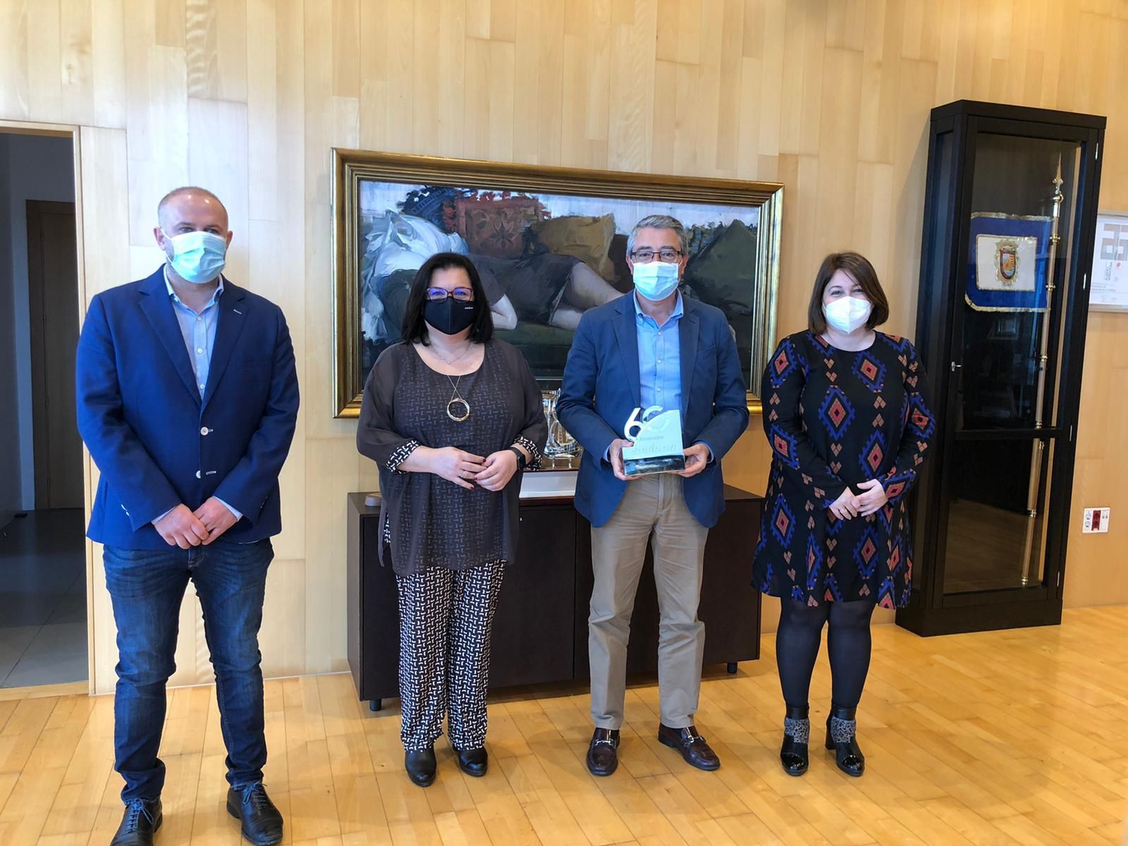 Daniel Aranda y Patro Contreras, de Covirán, junto a Francisco Salado y Natacha Rivas.