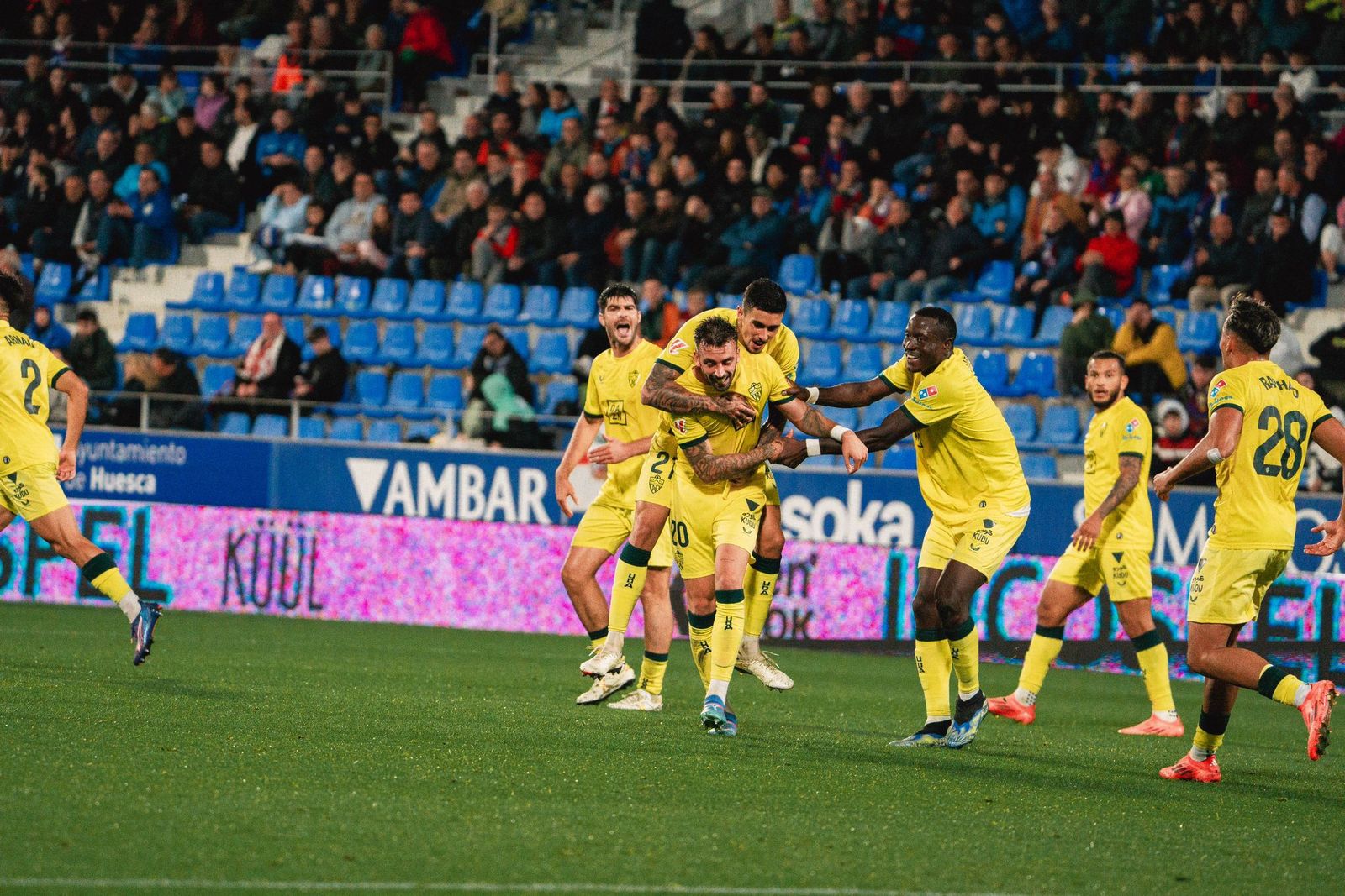 Centelles celebra el tanto del empate con Chumi y Lopy