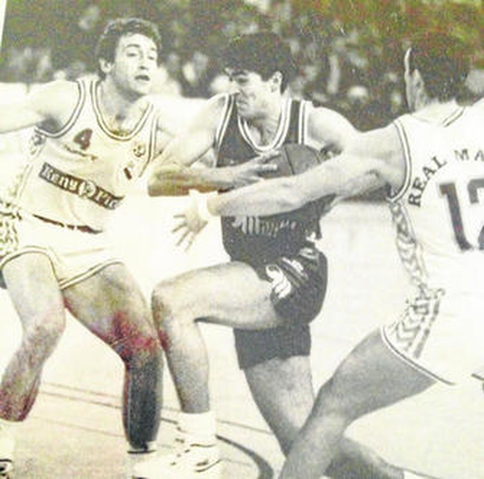 Paco Aurioles en un partido ante el Real Madrid.