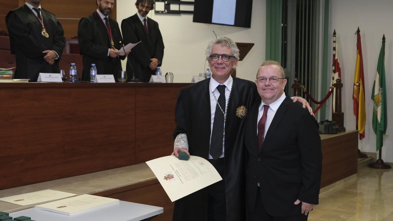 Entrega de insignias de 25 años de colegiado en el Colegio de Abogados de Almería, en imágenes