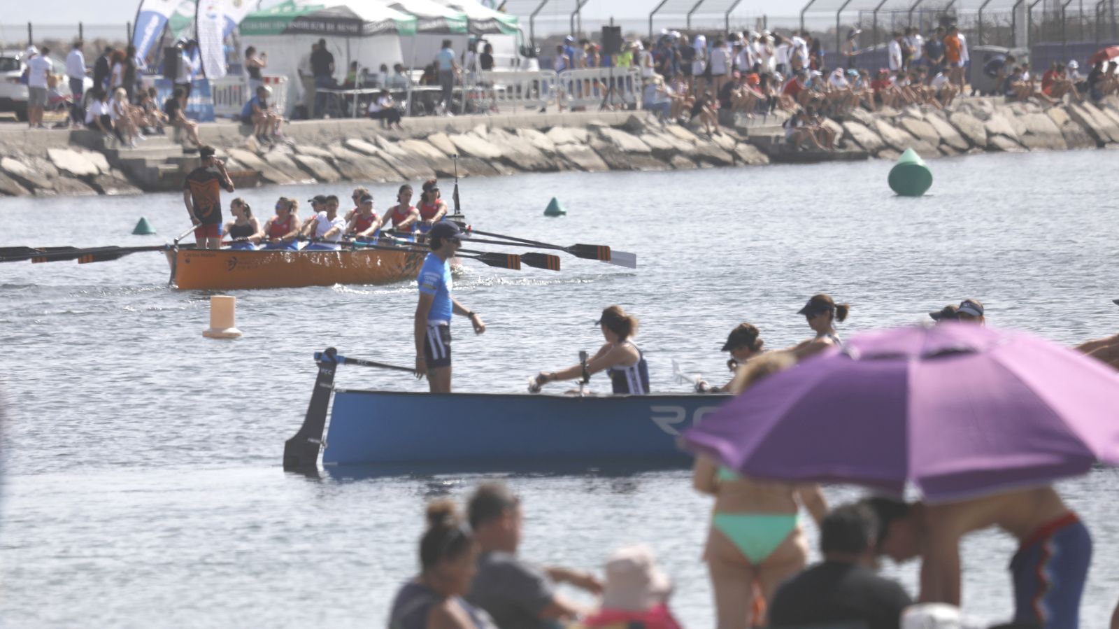 Las fotos de la primera jornada del Campeonato de España de remo en banco fijo LLaut de La Línea