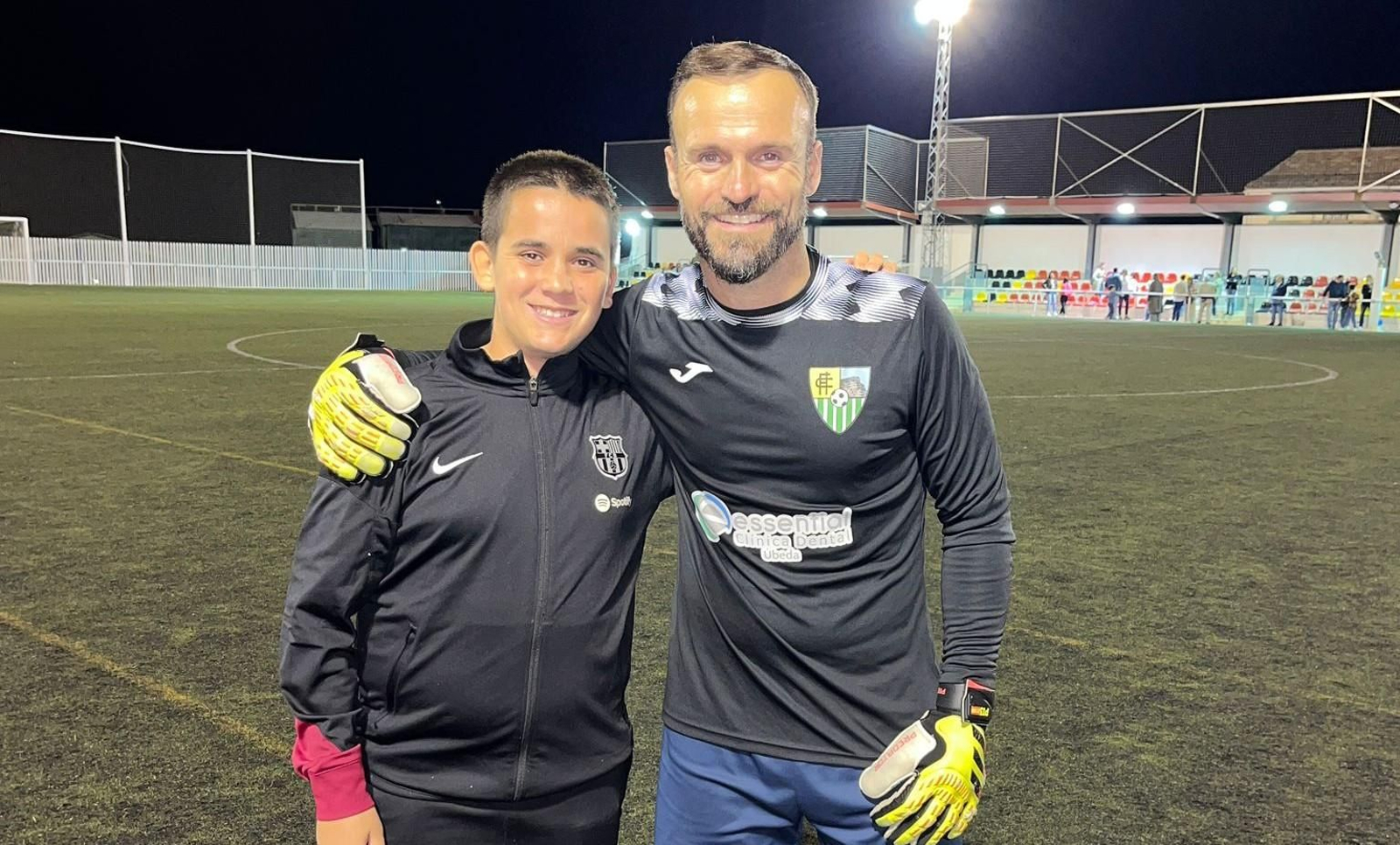 Paco Berja, junto a su amigo Manuel, tras el encuentro frente al Lupión Atlético.