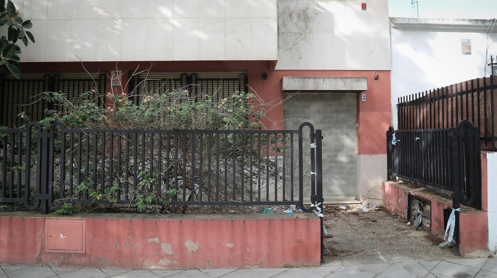 Vivienda ocupada, situada en la avenida de la Paz de la Barriada España.