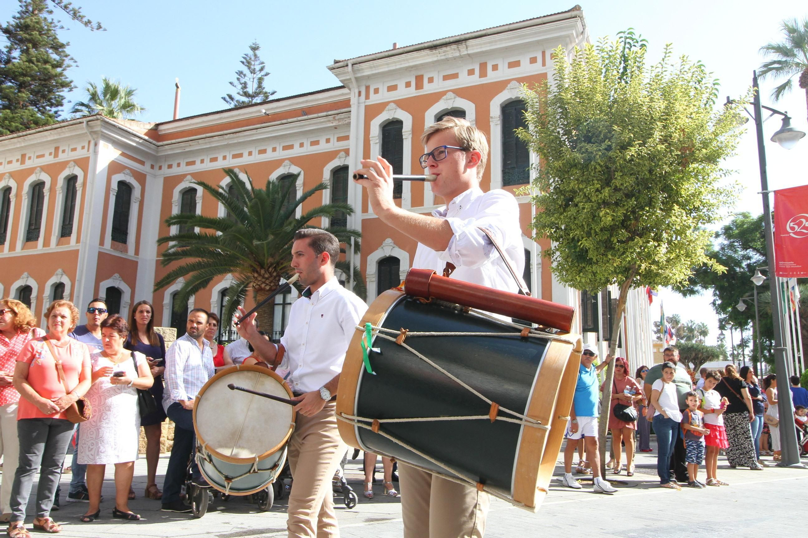 Imágenes del desfile Iberoamericano de bailes.