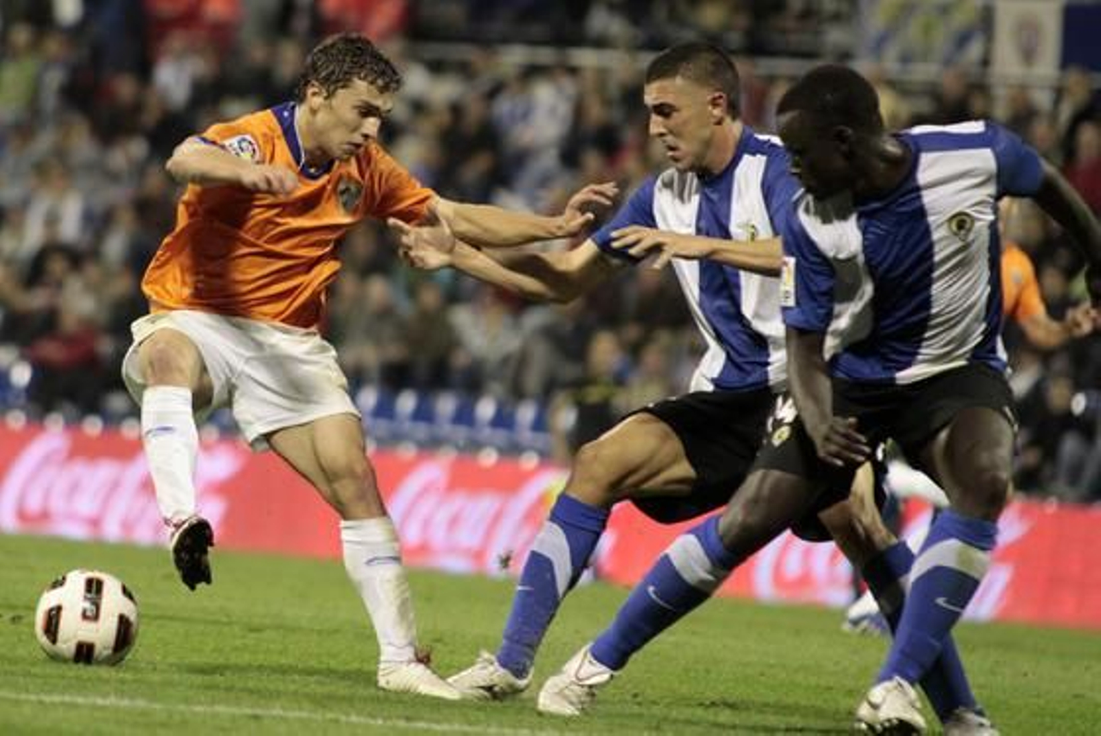El Málaga empata 0-0 en casa del Hércules y tendrá la oportunidad de decidir la eliminatoria de dieciseisavos de la Copa del Rey en La Rosaleda. / LOF