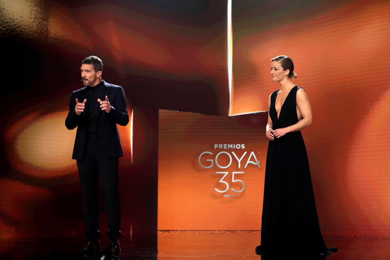 El actor Antonio Banderas y la periodista María Casado en la gala de los Premios Goya