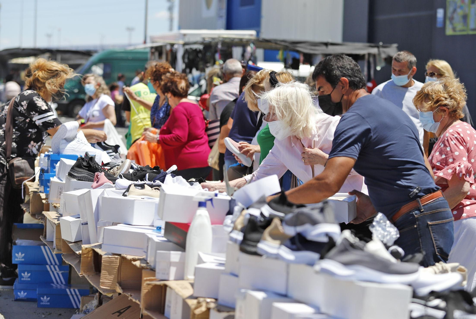 Imágenes del Mercadillo de Huelva en su nueva ubicación