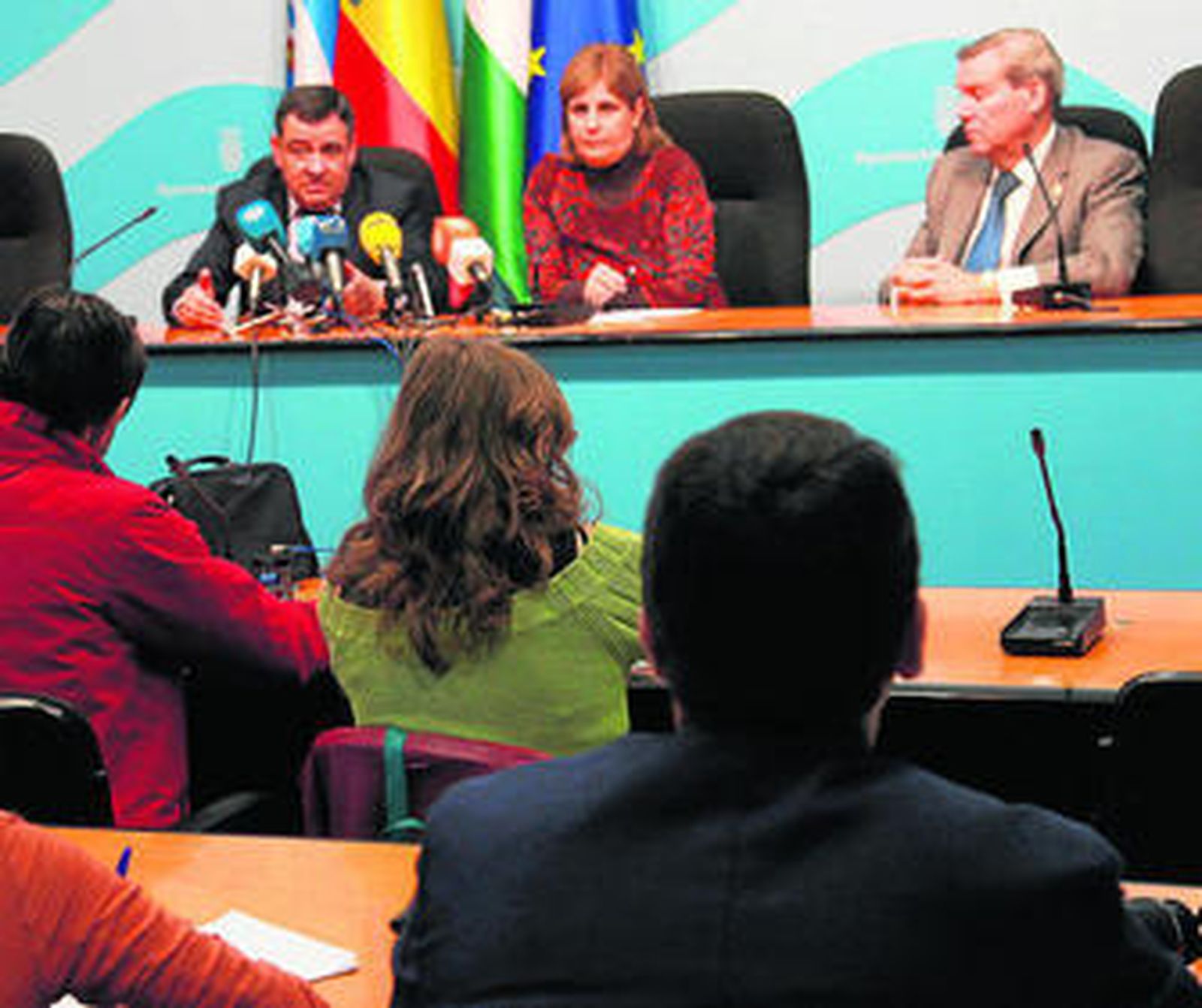 Imagen de la rueda de prensa en la que se anunciaron los nuevos vuelos.