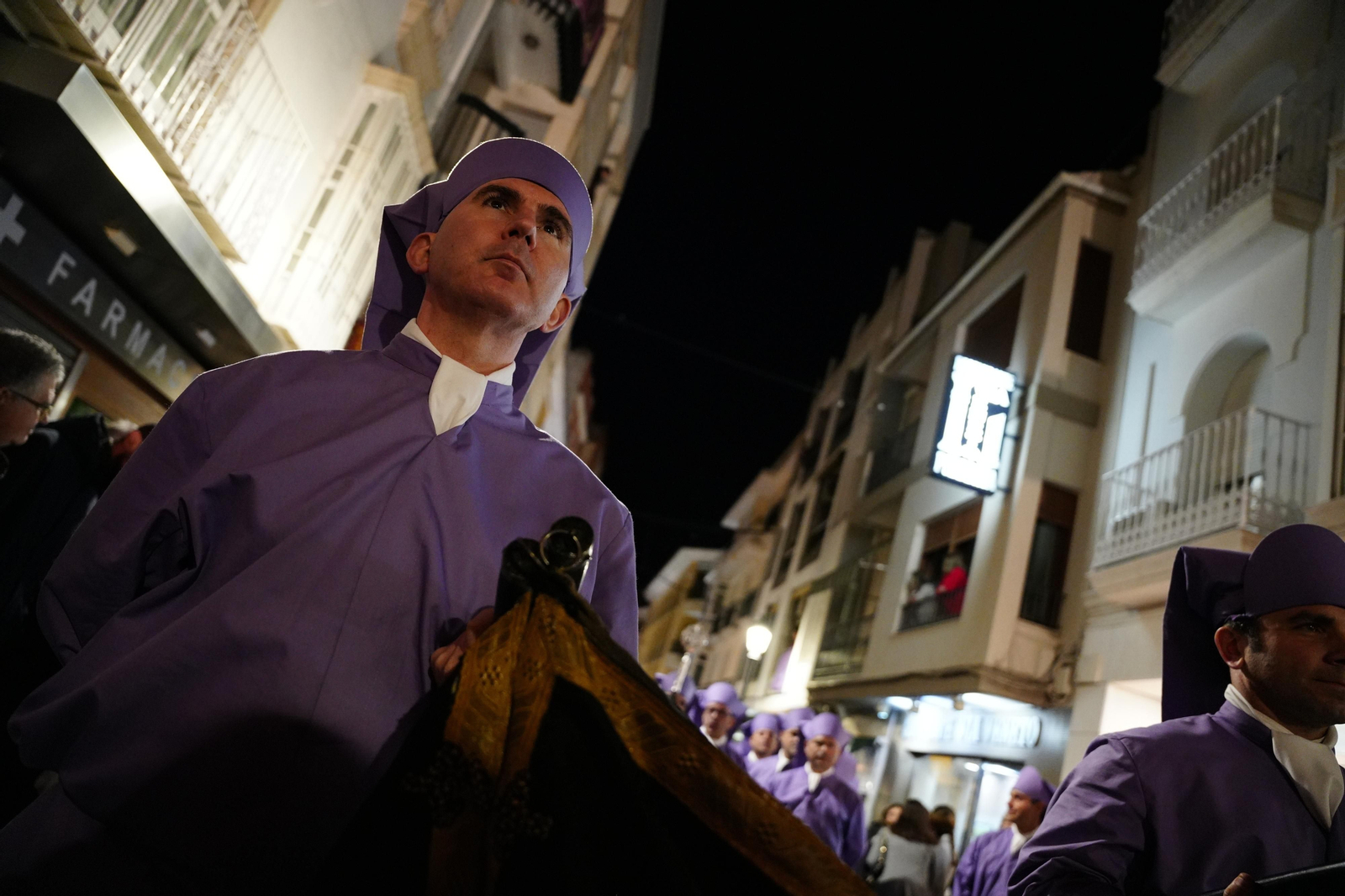 Viernes Santo en Lucena: Emoción ante el paso del Santo Entierro Viernes Santo en Lucena: Emoción ante el paso del Santo Entierro