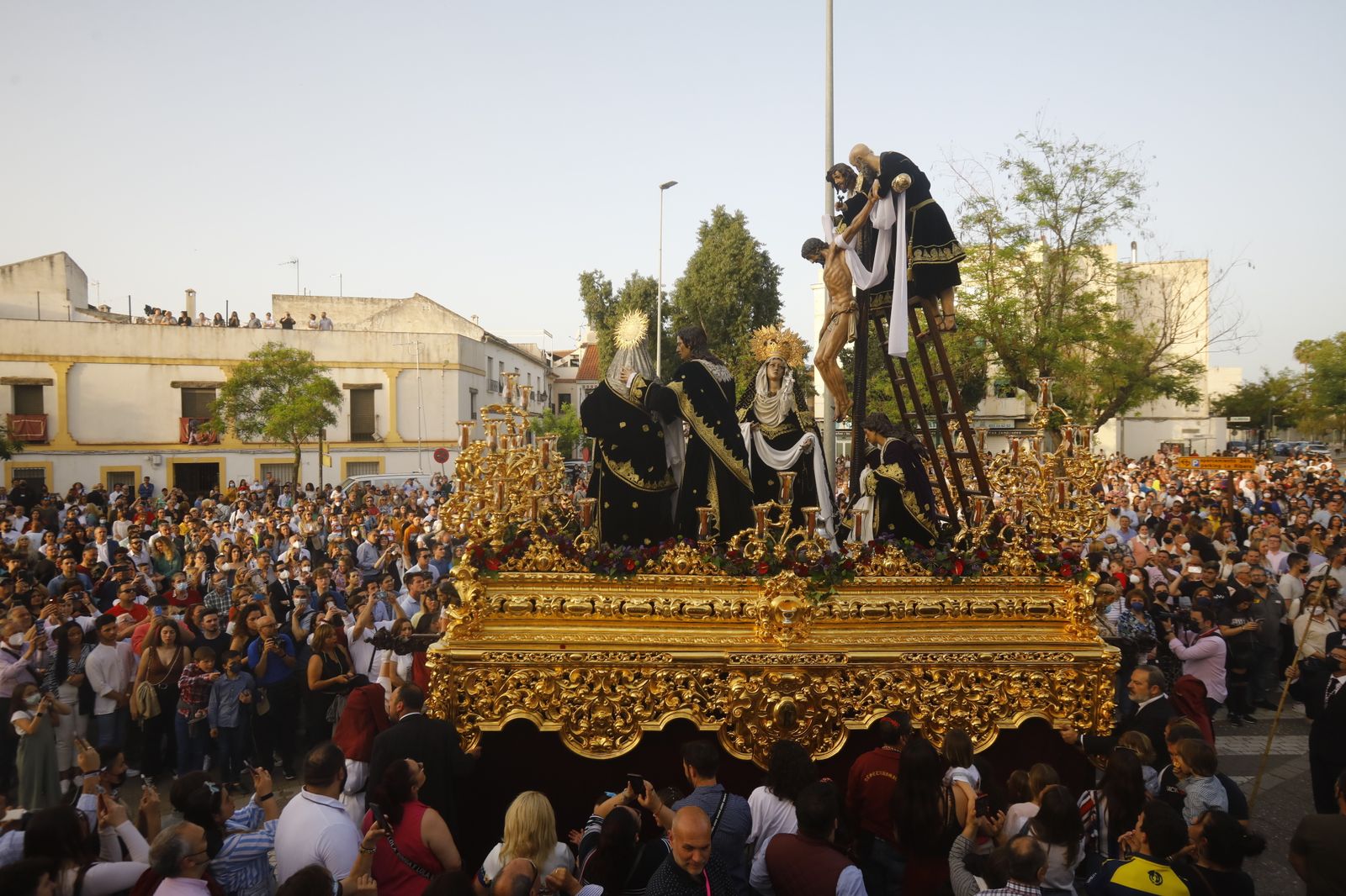 Viernes Santo en Córdoba: la procesión del Descendimiento, en imágenes