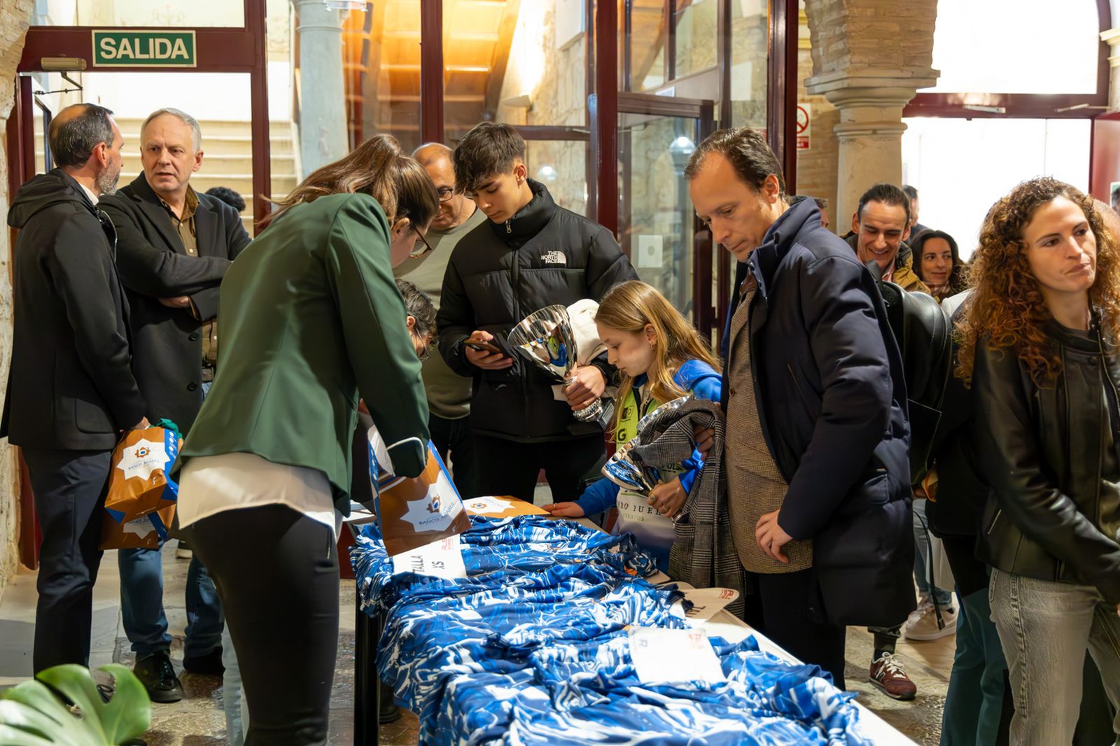 La entrega de premios de los Circuitos Provinciales de Carreras por Montaña y de Triatlón de menores, en imágenes