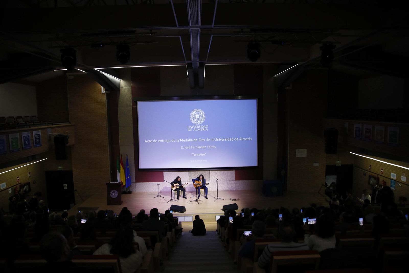 Las imágenes del acto de entrega de la Medalla de Oro a José Fernández Torres Tomatito, en la Universidad de Almería