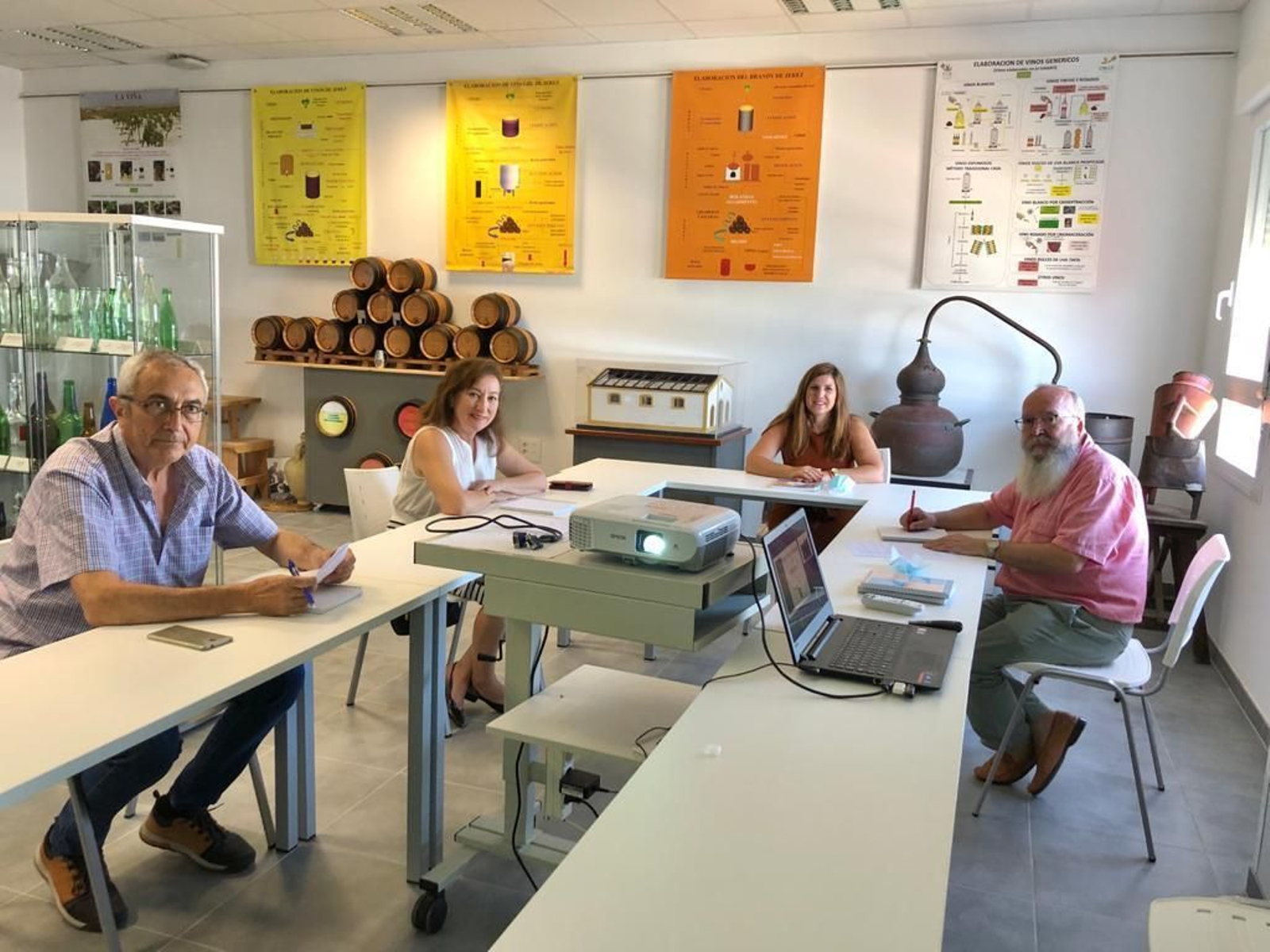 Un instante de la reunión de la presidenta de Diputación con la Plataforma de Asta Regia.