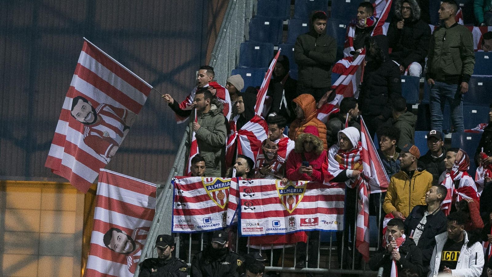 Aficionados de origen árabe en el Fernando Torres de Fuenlabrada