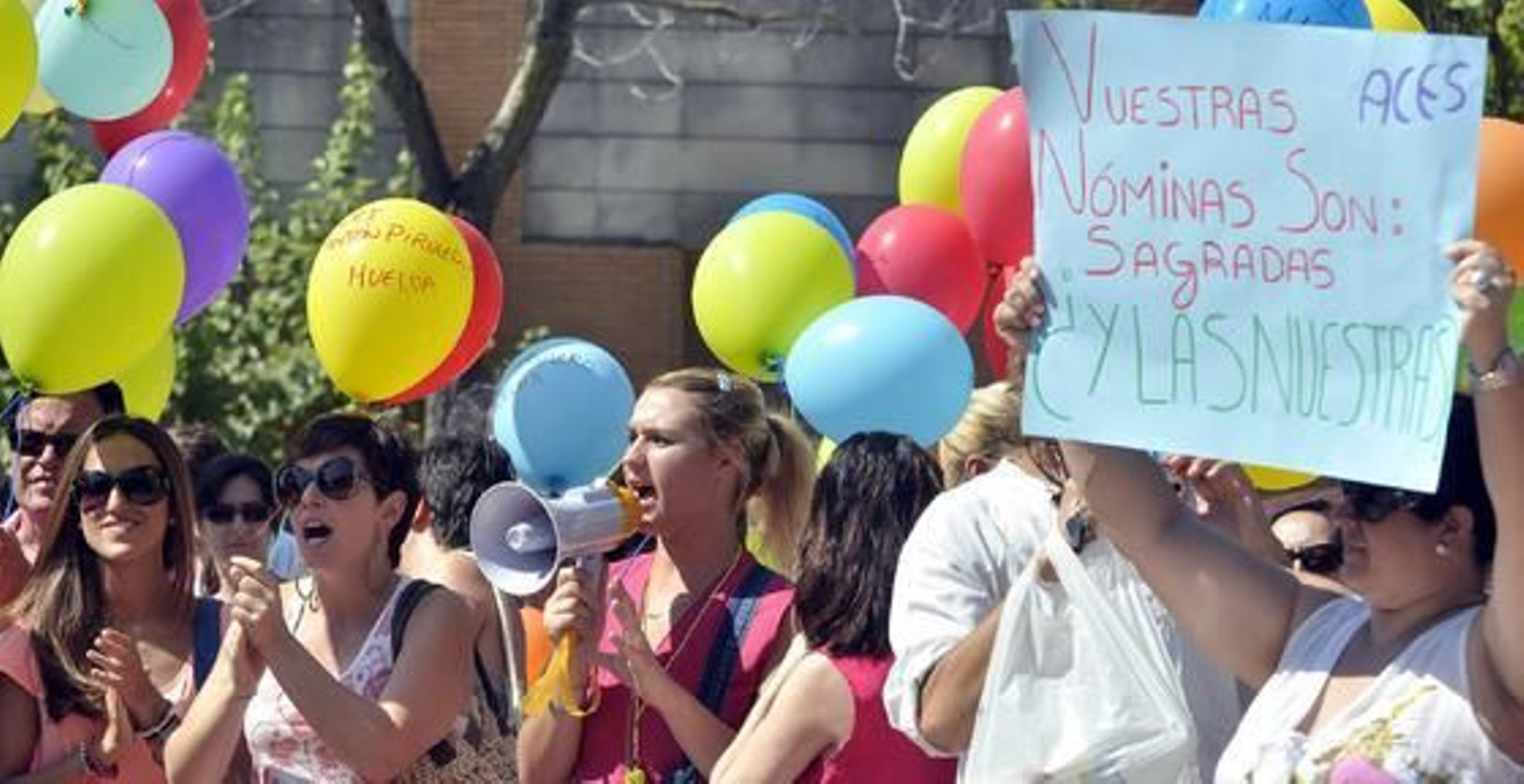 Manifestación frente a la Consejería de Educación de las guarderías que no reciben la financiación prevista.

Foto: Manuel Gómez