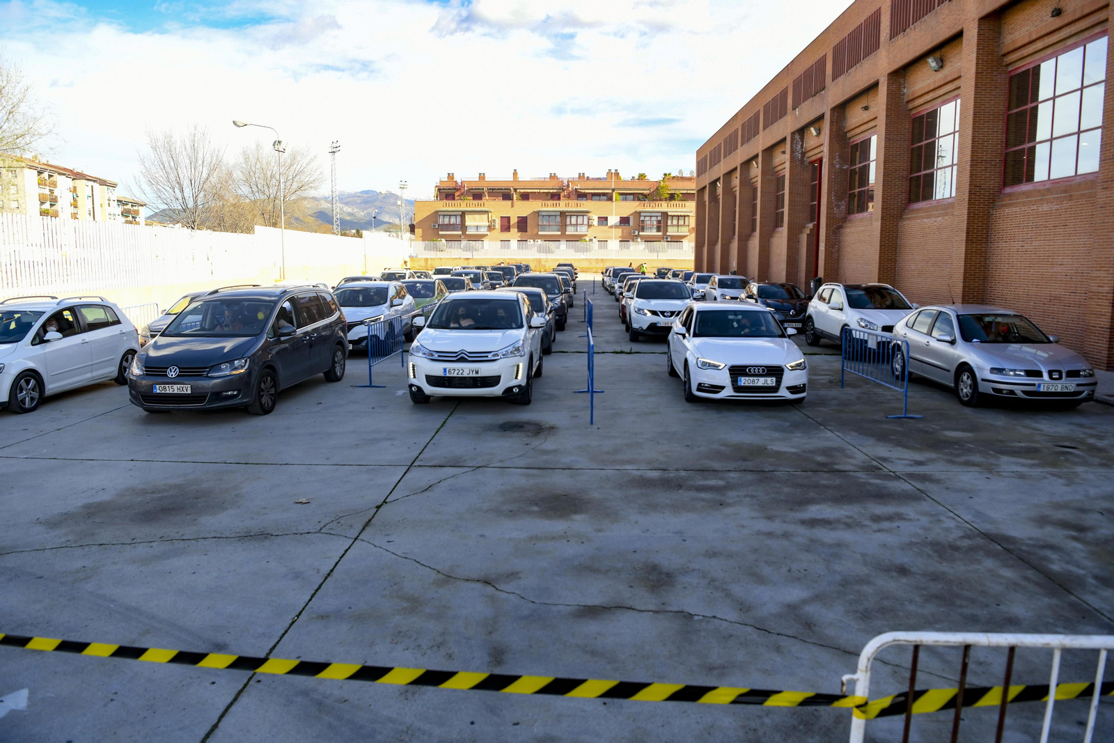 Fotos: así ha sido el inicio de la vacunación masiva del personal educativo de Granada