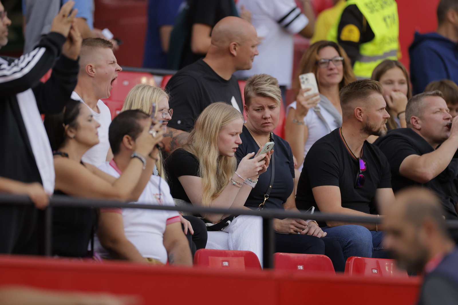 Búscate en las fotos del Sevilla-Madrid