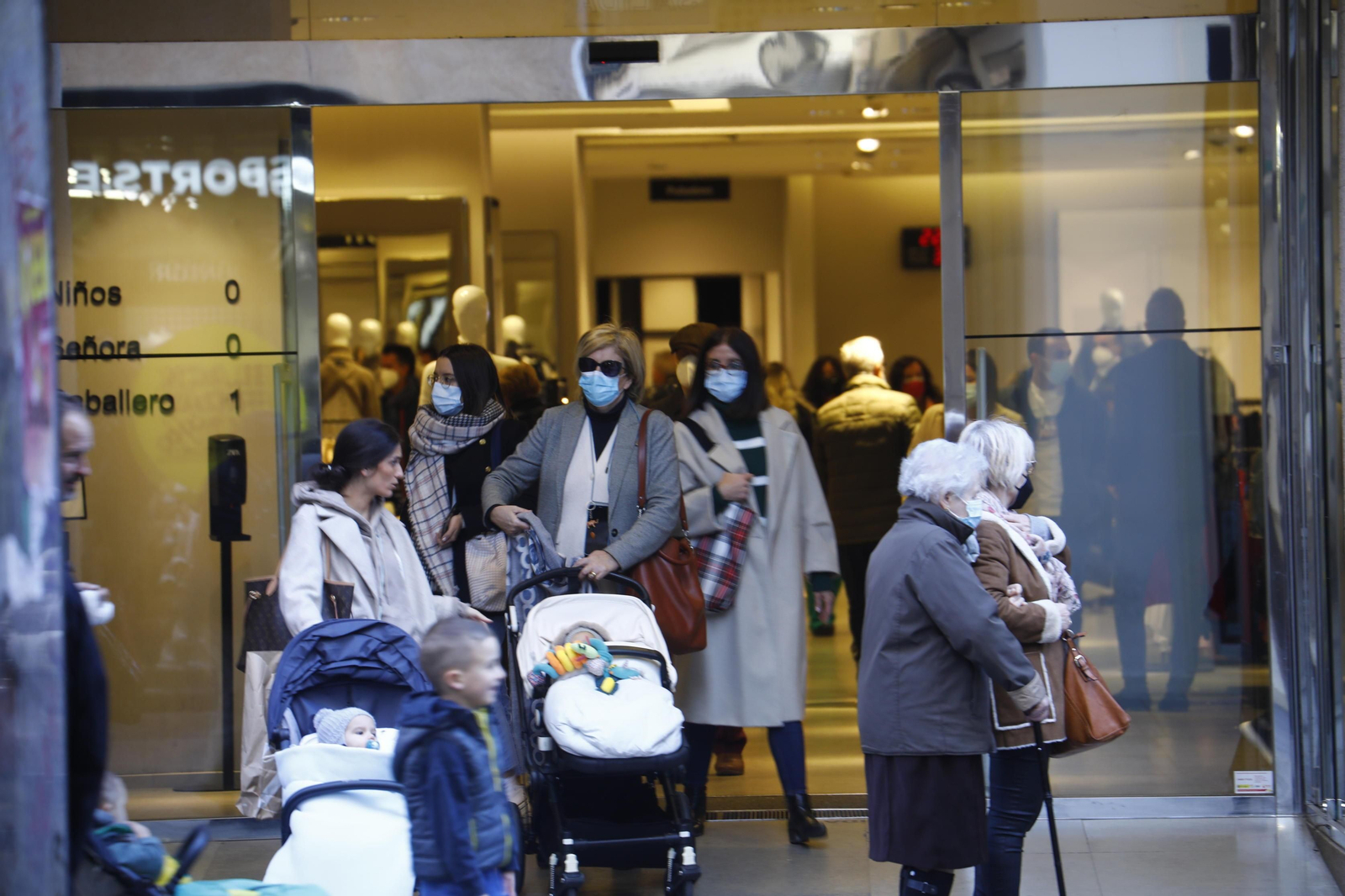 Arranca la jornada de compras navideñas en Córdoba, en imágenes
